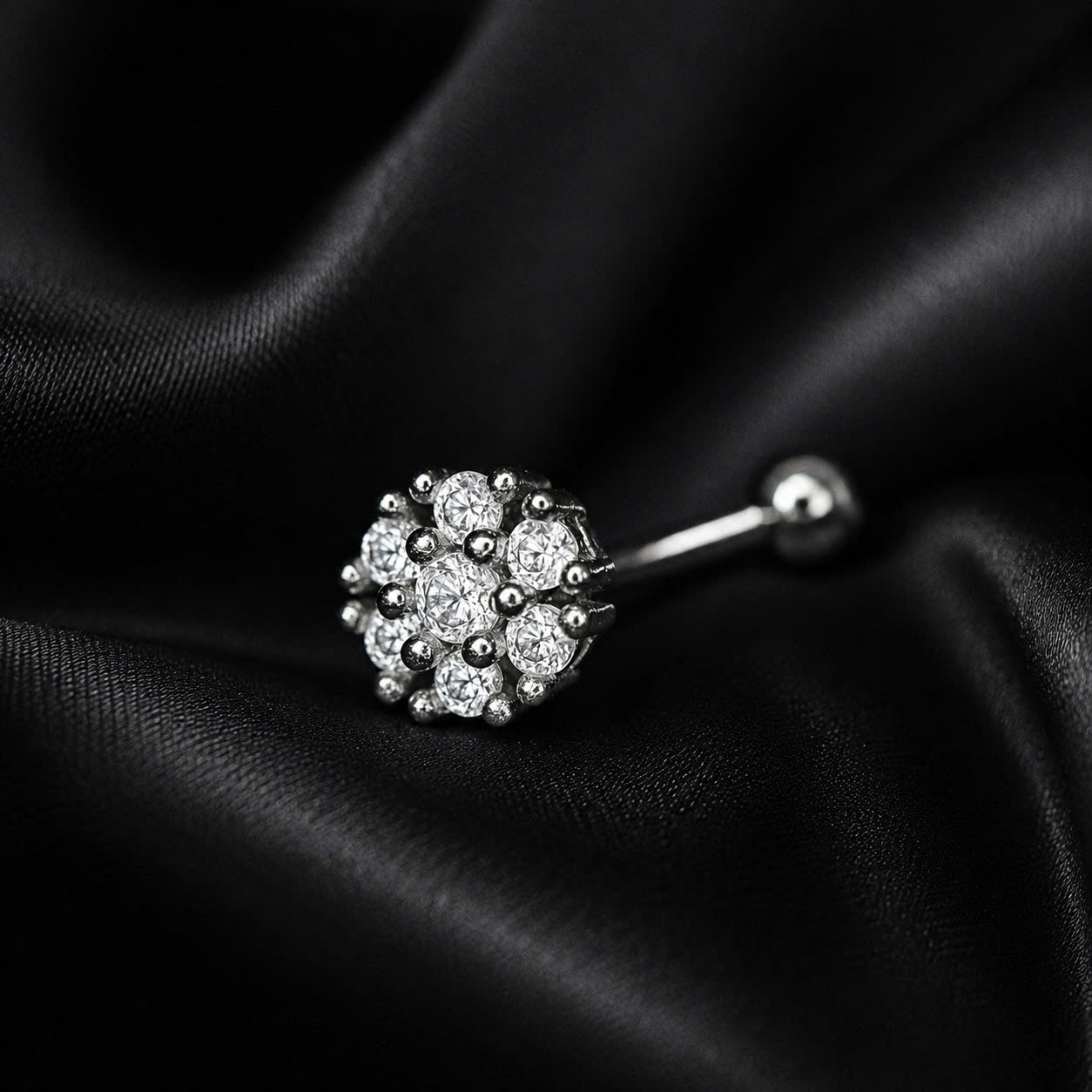 Banana kiểu hoa 6 cánh tròn đá trắng