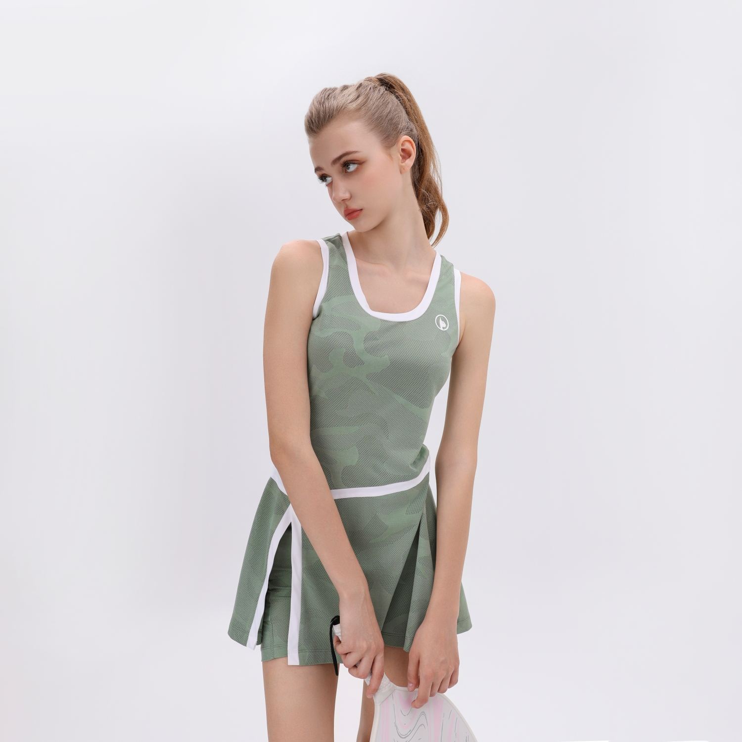 Đầm thể thao dệt họa tiết Camo kèm quần