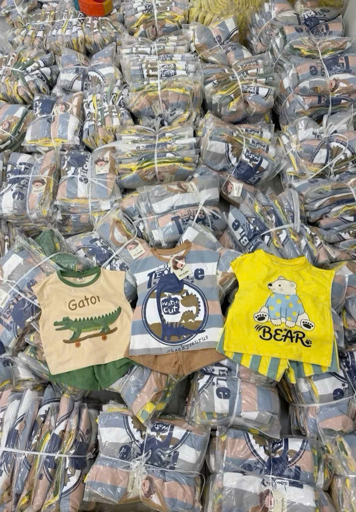 HE80 Set 3 bộ ba lỗ bé ( NGẪU NHIÊN )