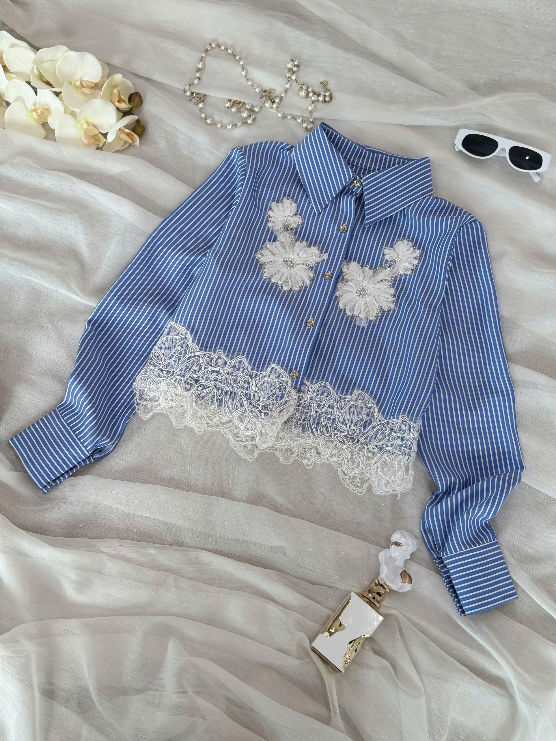 Sơ Mi Kẻ Sọc Đính Hoa