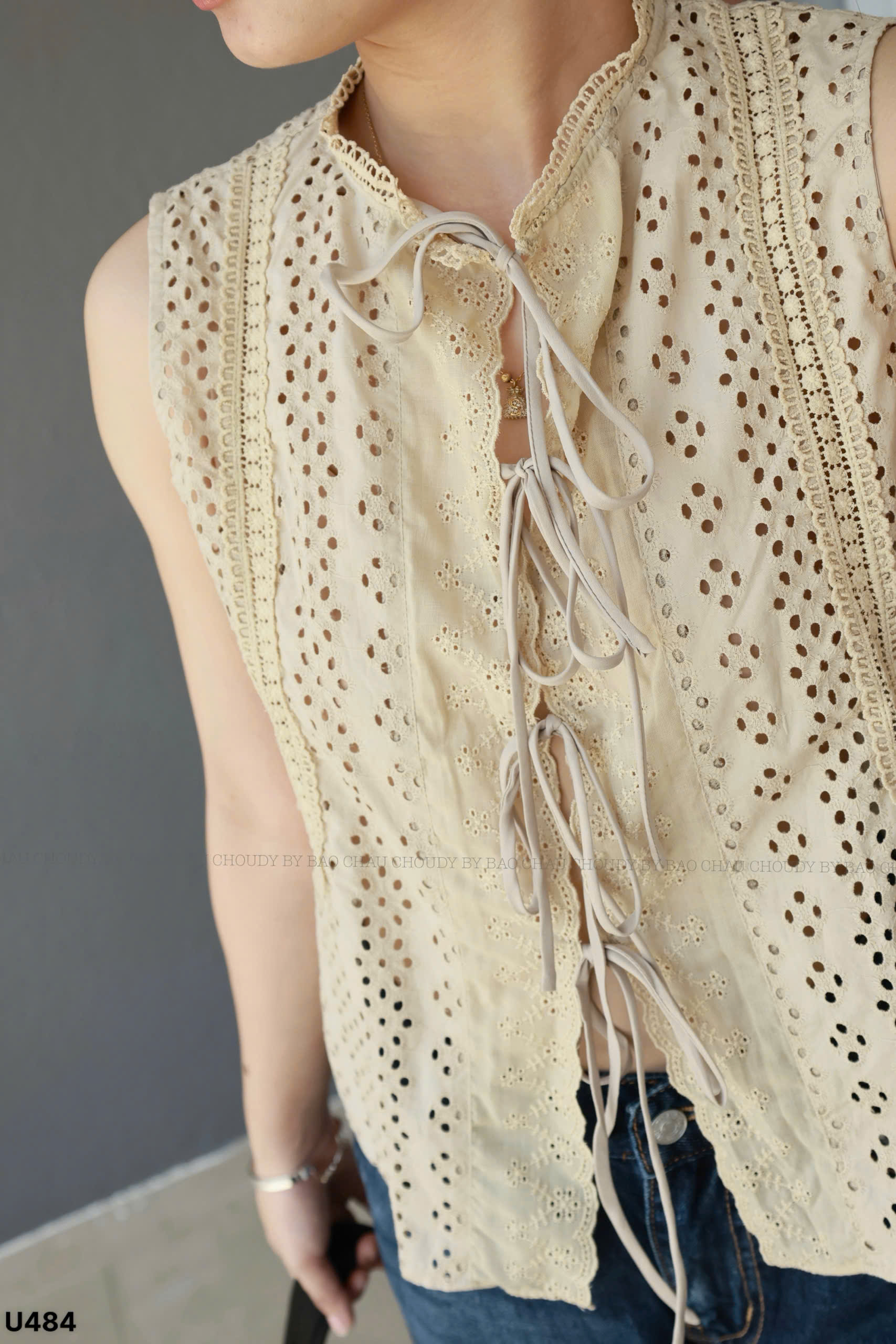 U484 ÁO ĐỤC LỖ 2 MÀU_thumbnail_12