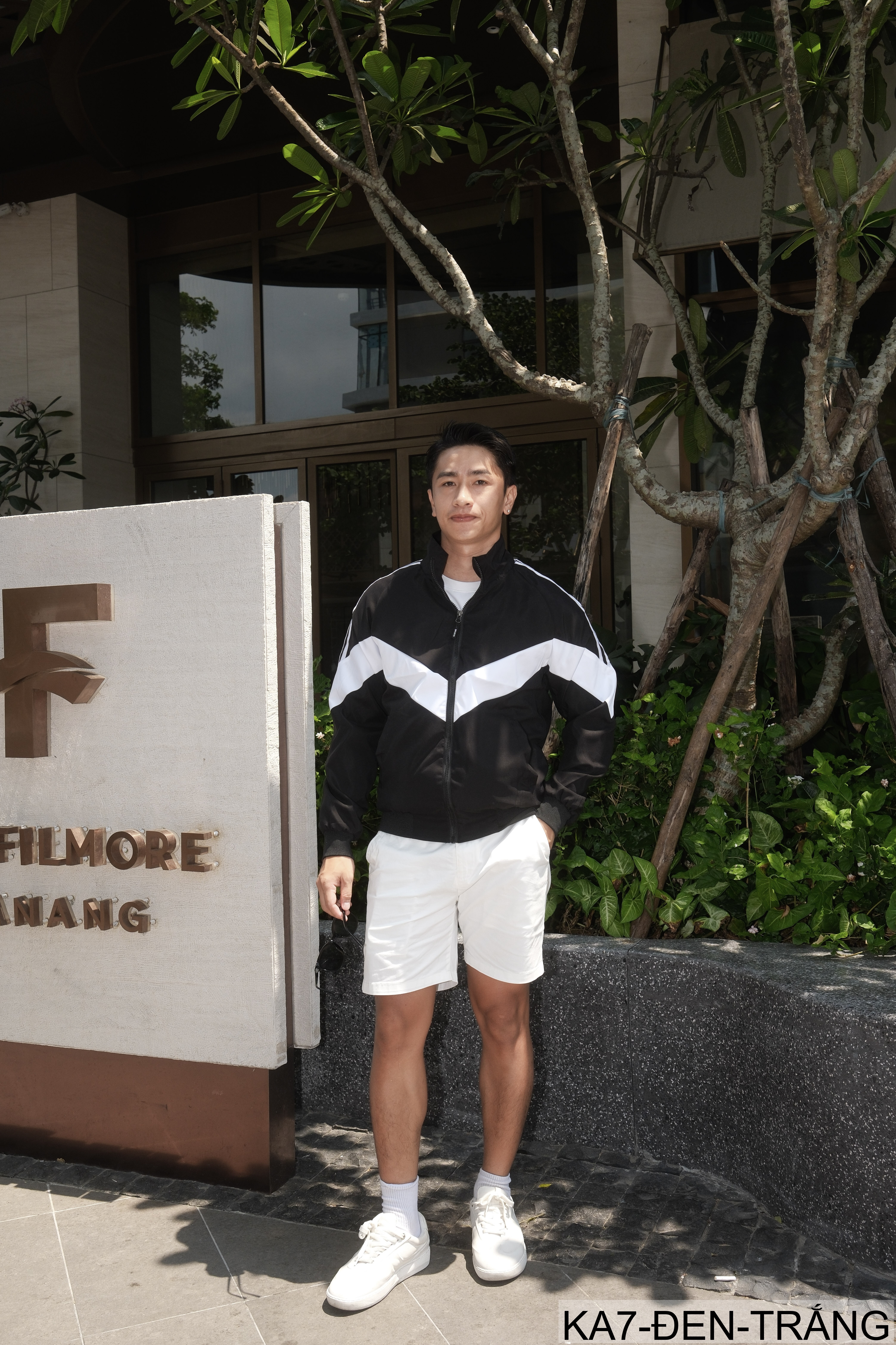 KA7 - Áo khoác nam thể thao phong cách Hàn Quốc, cổ đứng, form rộng, phối sọc 3 sọc vai, màu trắng đen_thumbnail_16
