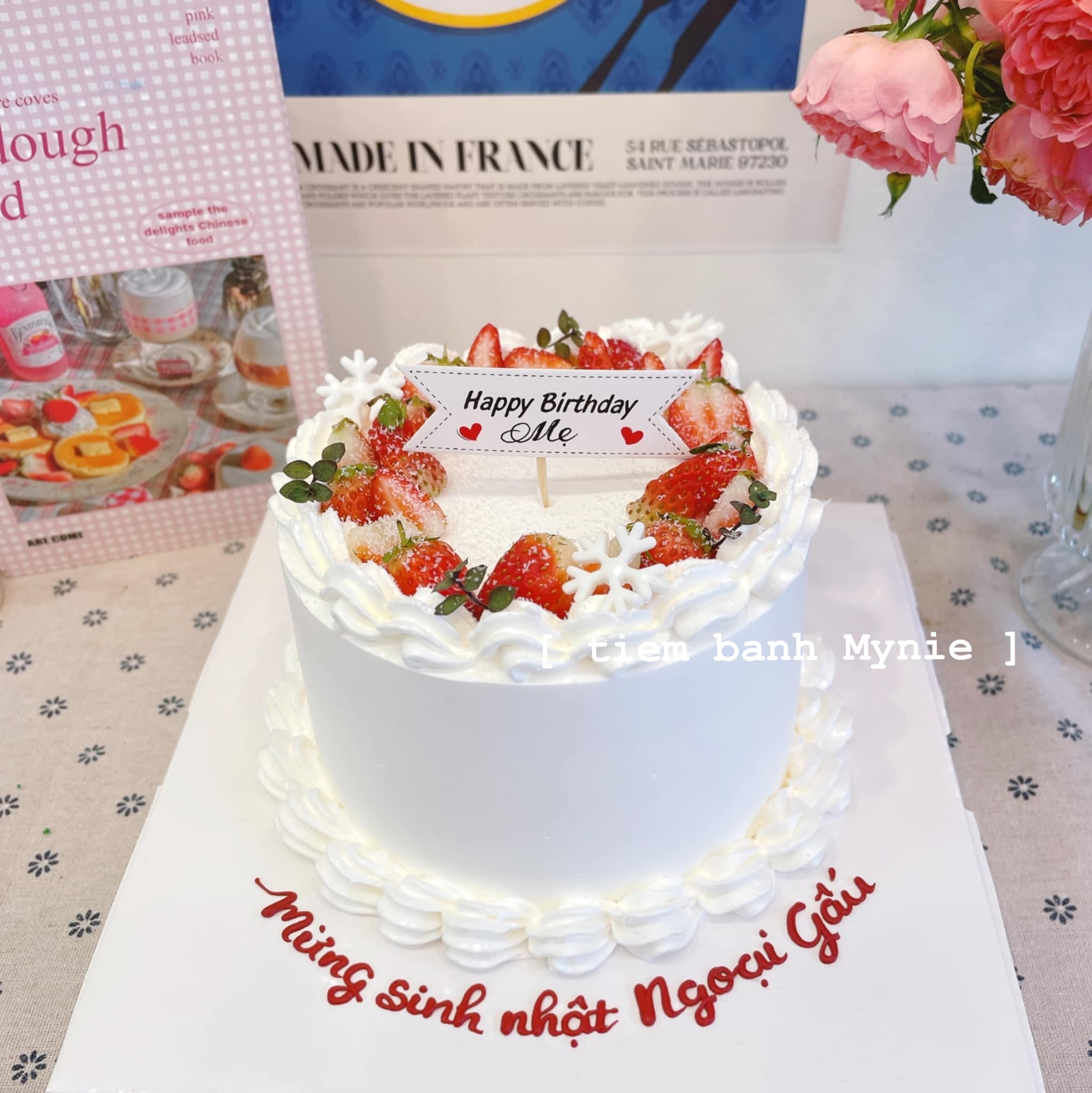 Bánh kem trang trí dâu tây TT0035