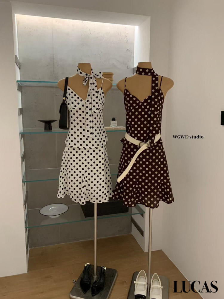 Set áo 2 dây chấm bi chéo ngực + dây vải + chân váy xòe dáng ngắn