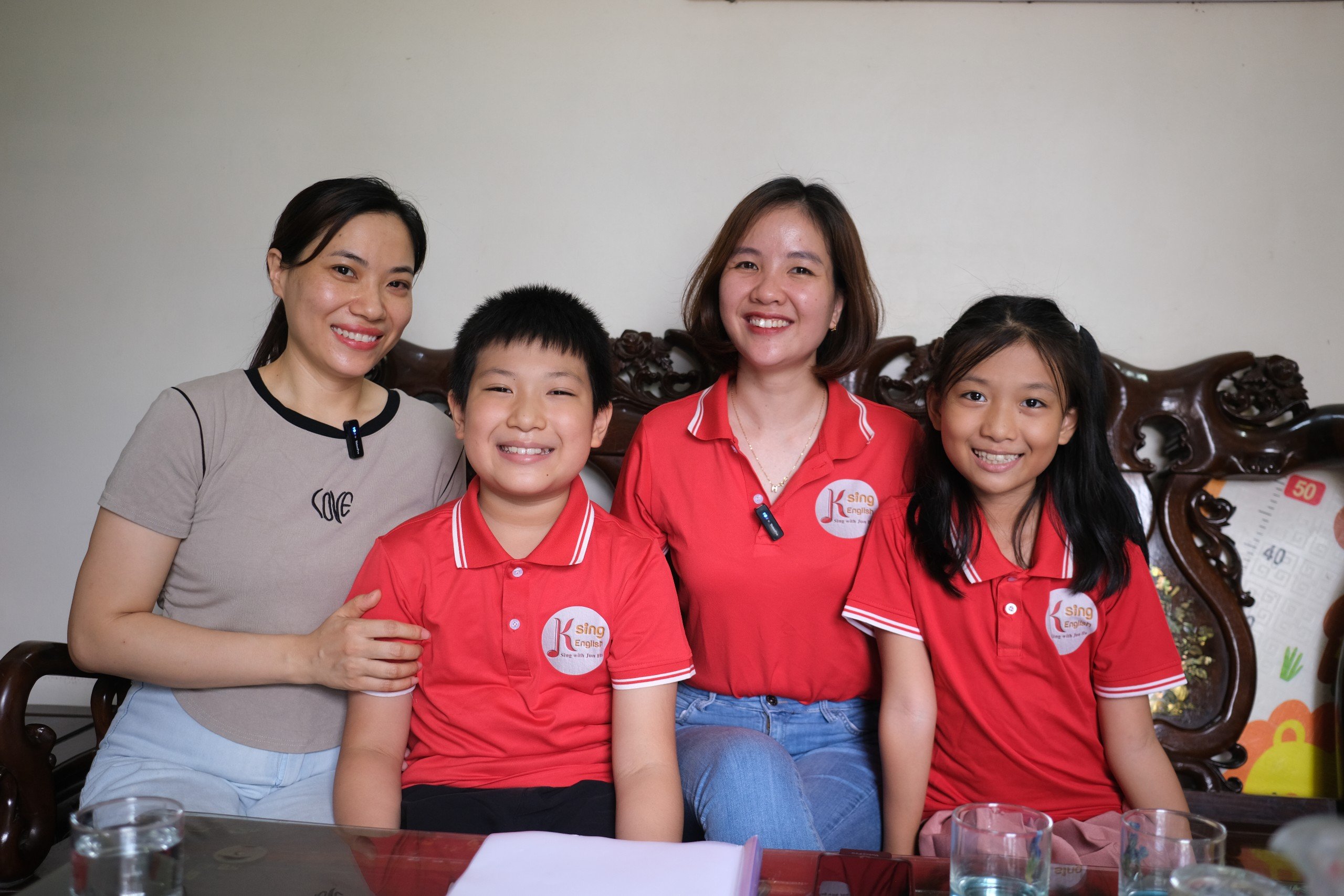 Ksing English và Hành Trình Tôn Vinh Học Viên Xuất Sắc: Thăm Hỏi và Tặng Quà Tại Nhà Các Em