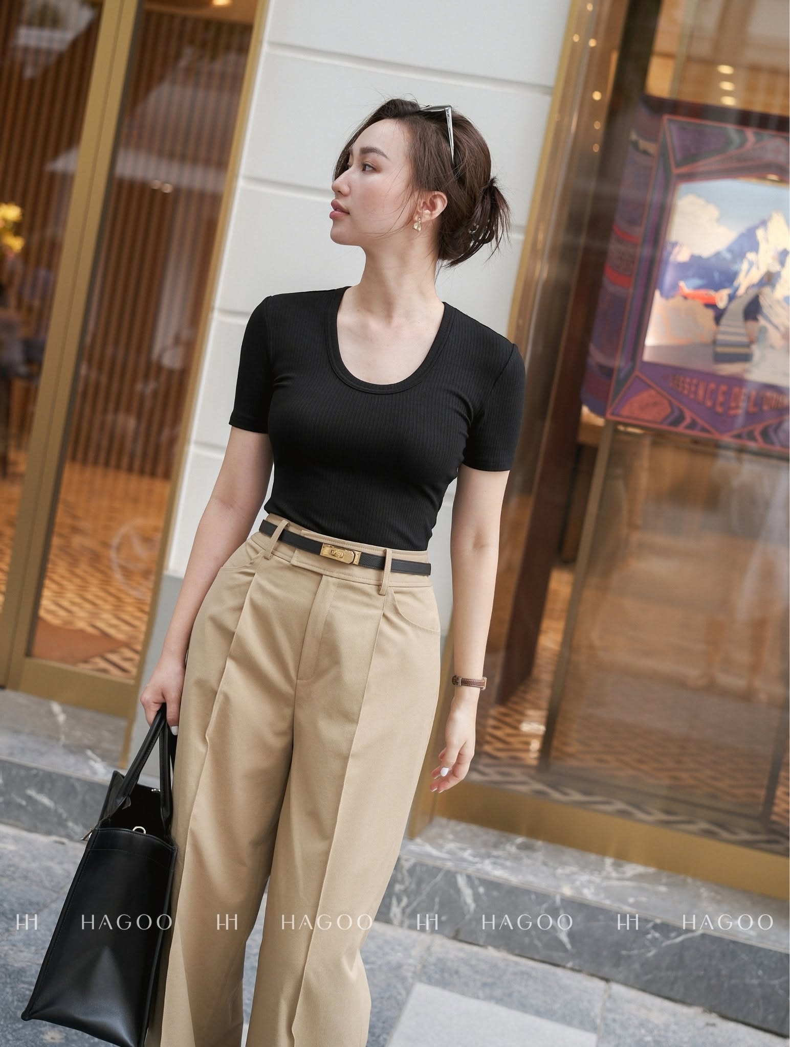 Short-sleeved crew neck t-shirt