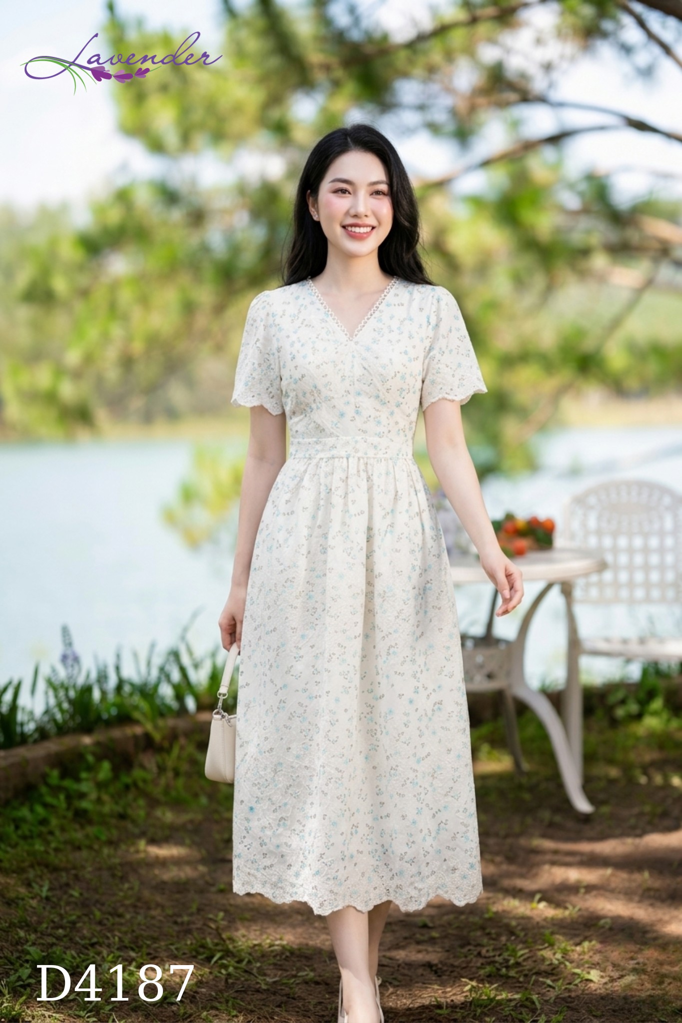 Đầm hoa nhí thêu ren cổ V D4187