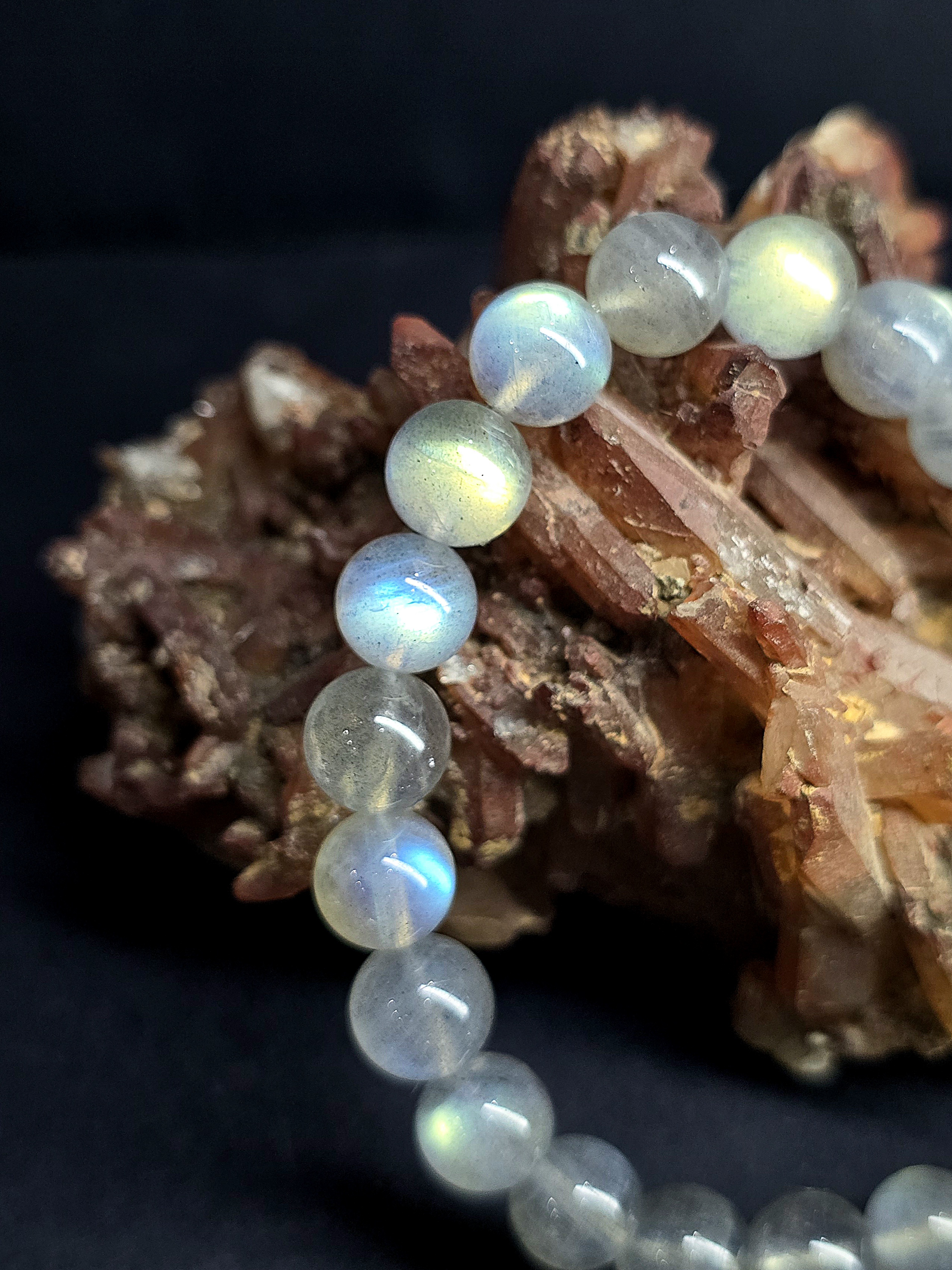 Vòng Tay Đá Xà Cừ Hắc Nguyệt Quang Labradorite Thể Xám_thumbnail_2
