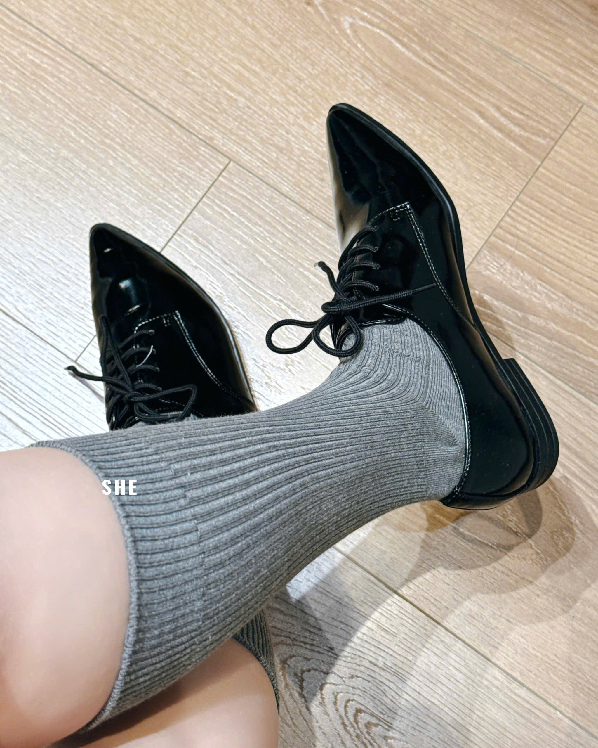 I223 SET 4 TẤT UNI