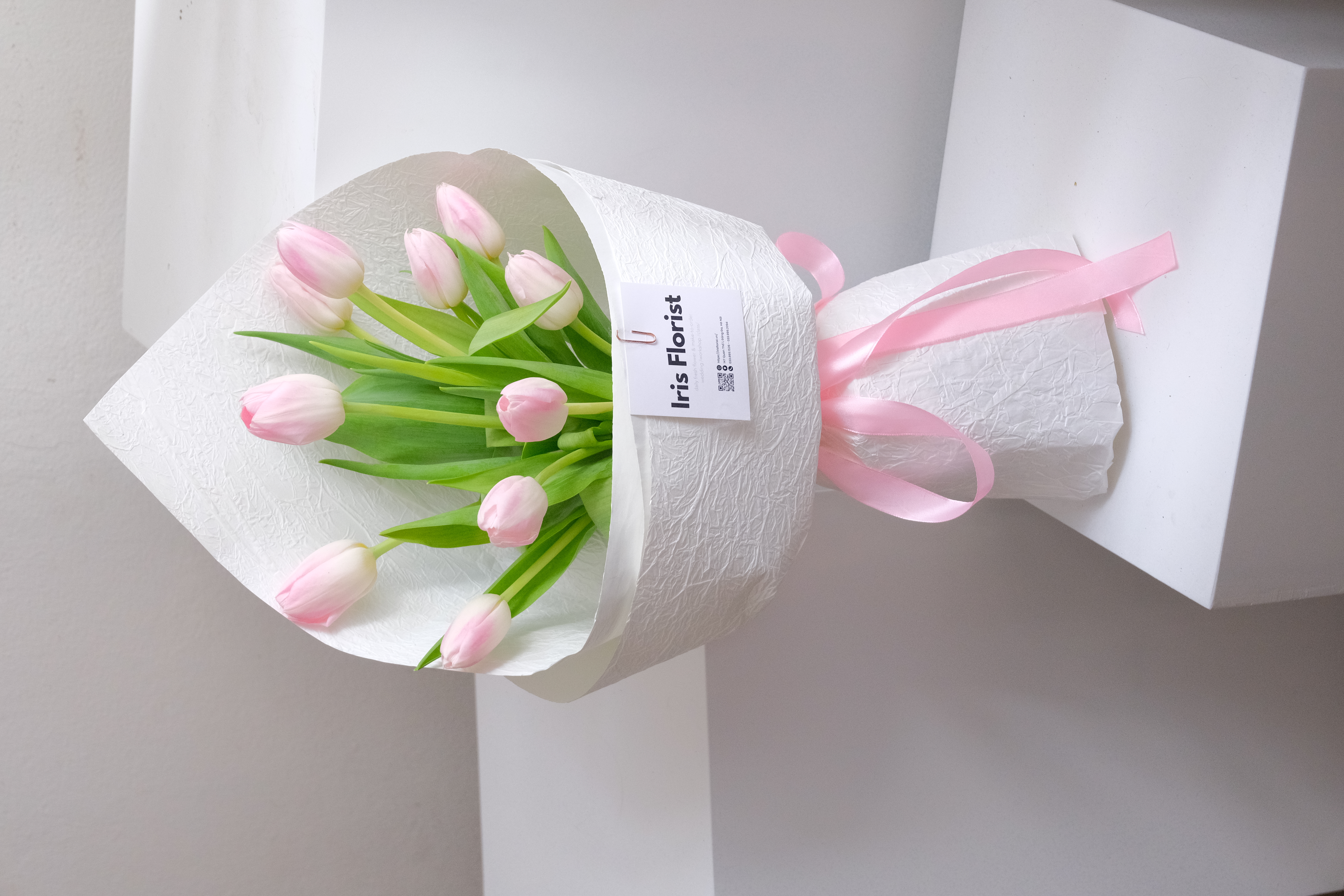 Bó hoa tulip hồng nhạt giấy vân đá - Size 10 Bông
