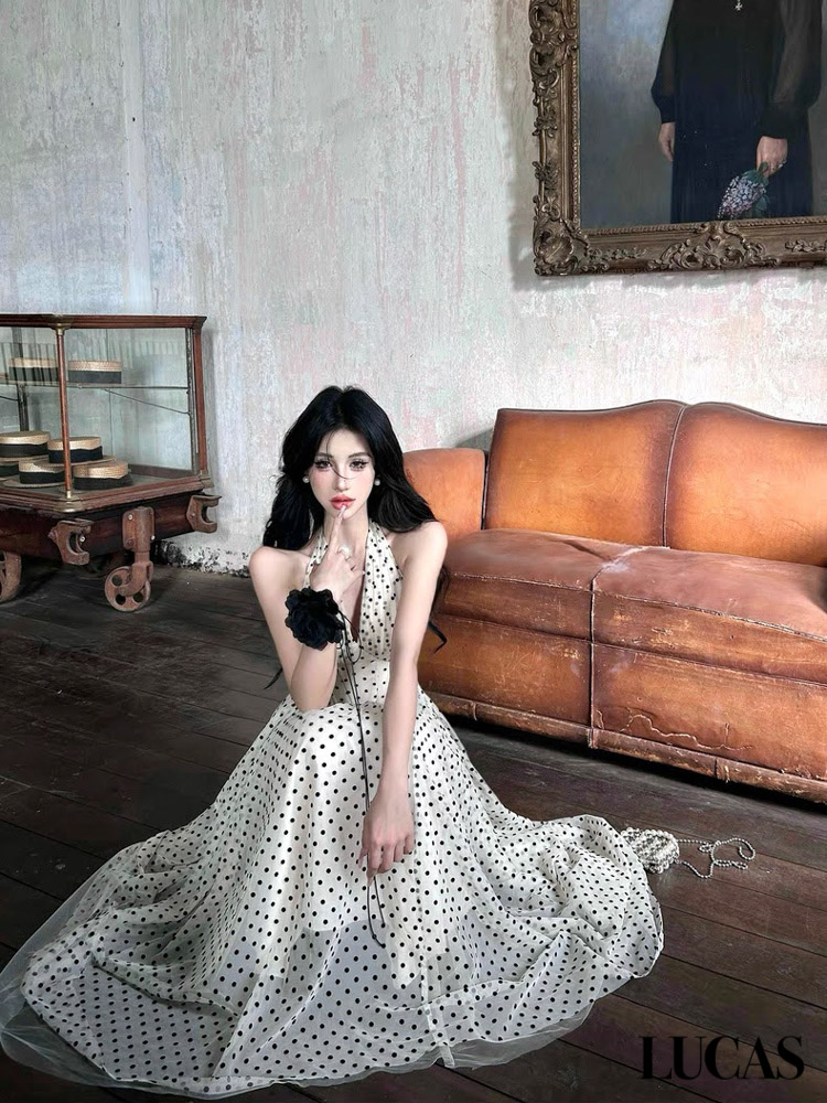Váy maxi cổ yếm chân xòe chấm bi hạ eo chéo_thumbnail_1