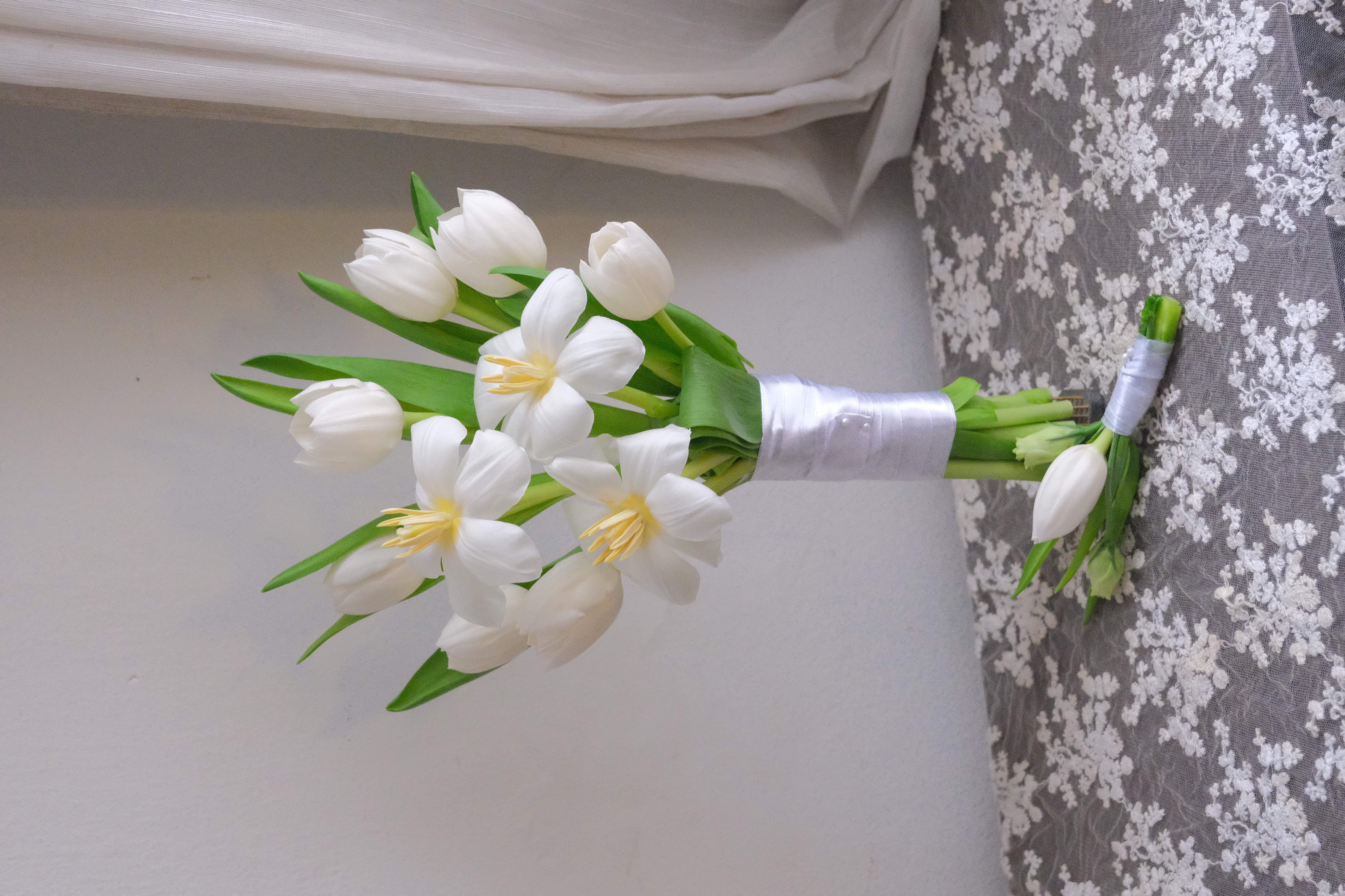 Bó hoa cưới Tulip trắng