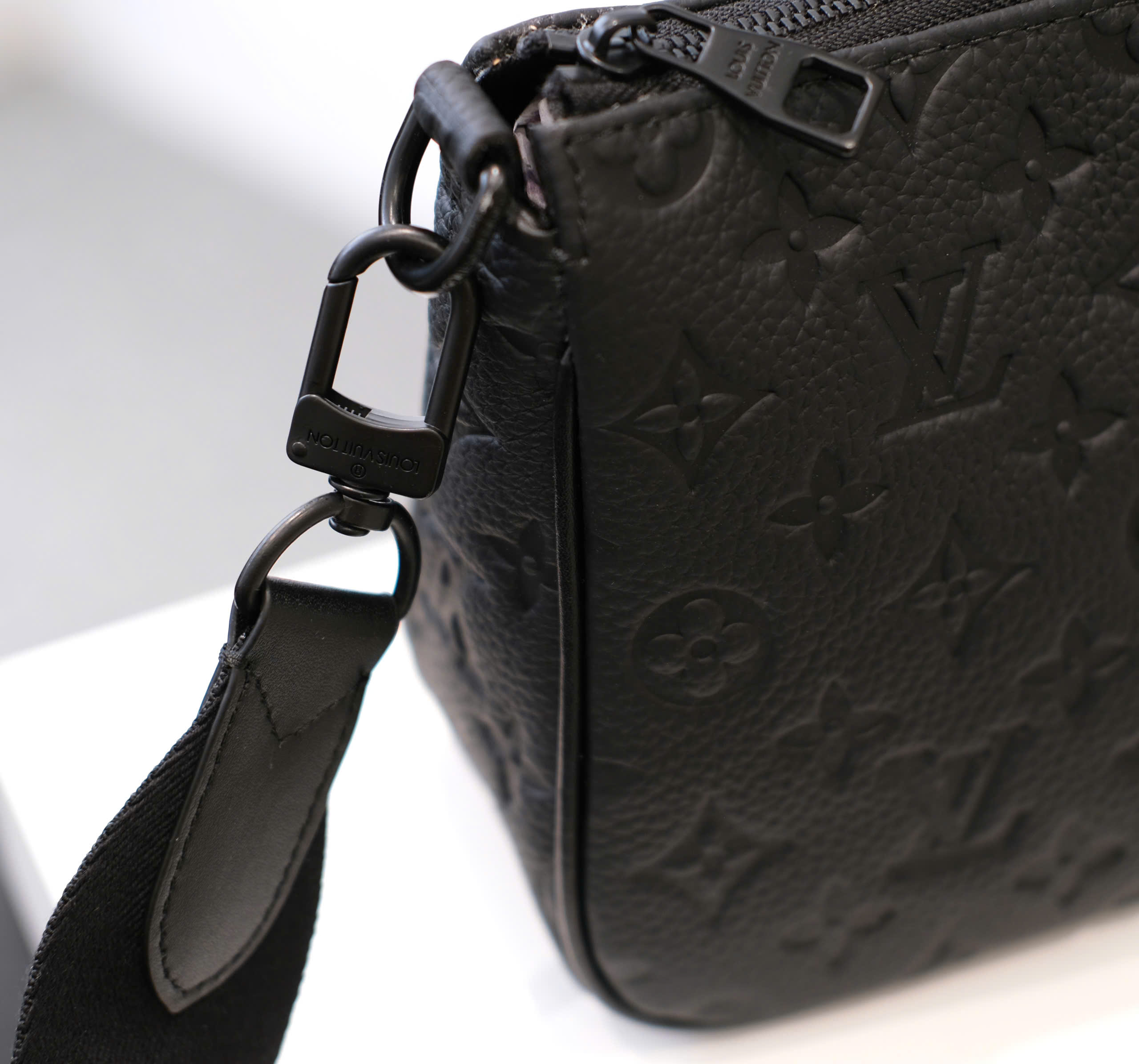  túi đeo chéo Louis Vuitton Pochette Accessoire X_thumbnail_3