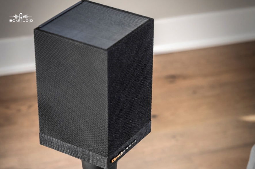 Loa surround với thiết kế ấn tượng