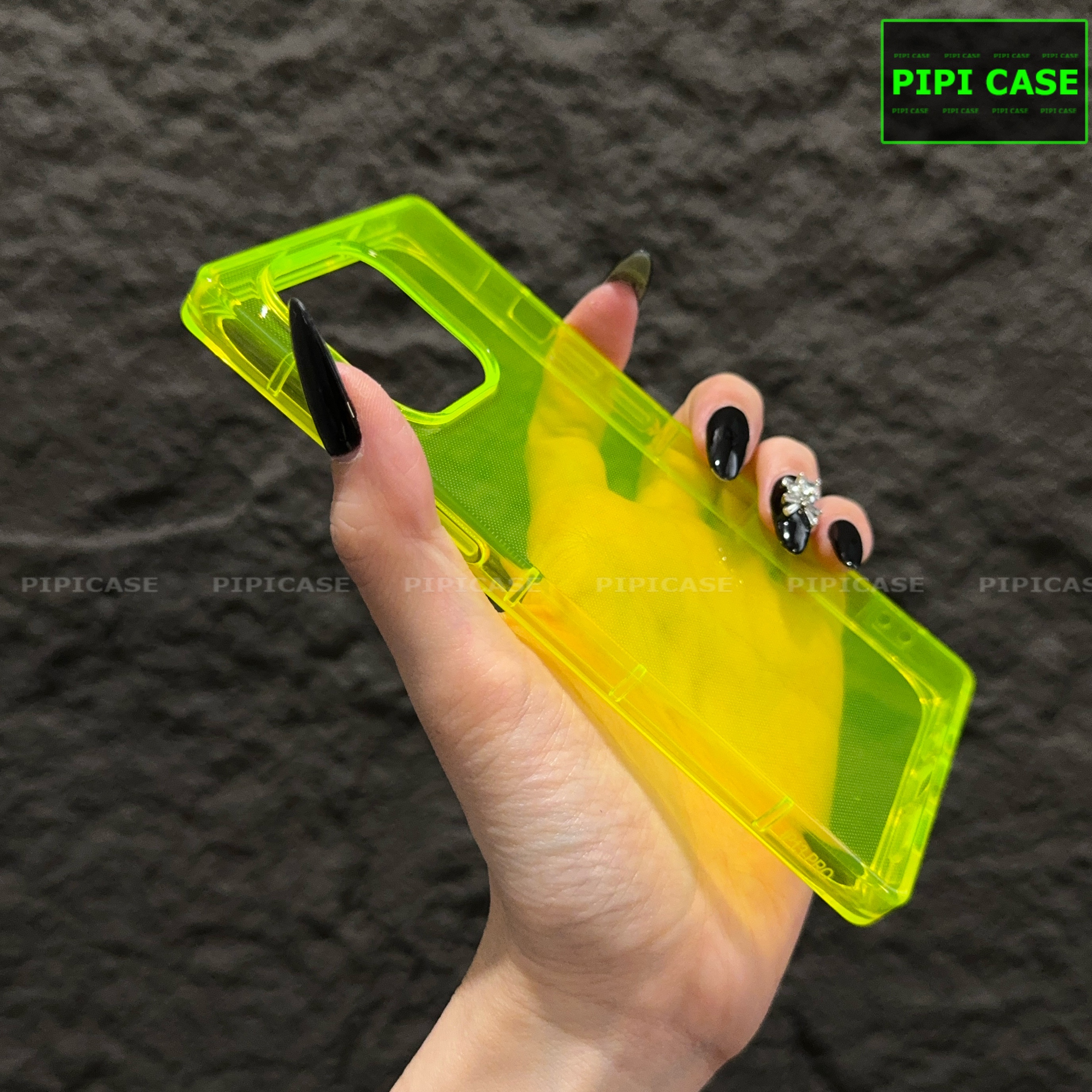 Ốp Lưng iPhone 12 Pro - Layla - Vàng Dạ Quang
