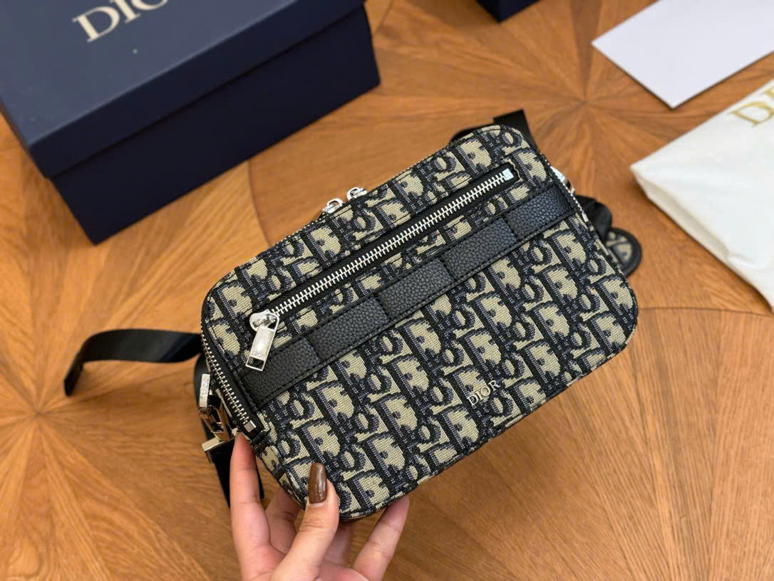  Túi Đeo Chéo Dior Safari Mini