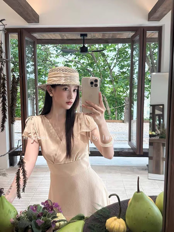 Lucas - Váy cổ tim đan tay bèo buộc nơ, chân váy xòe 2 lớp vạt ngoài viền ren chéo