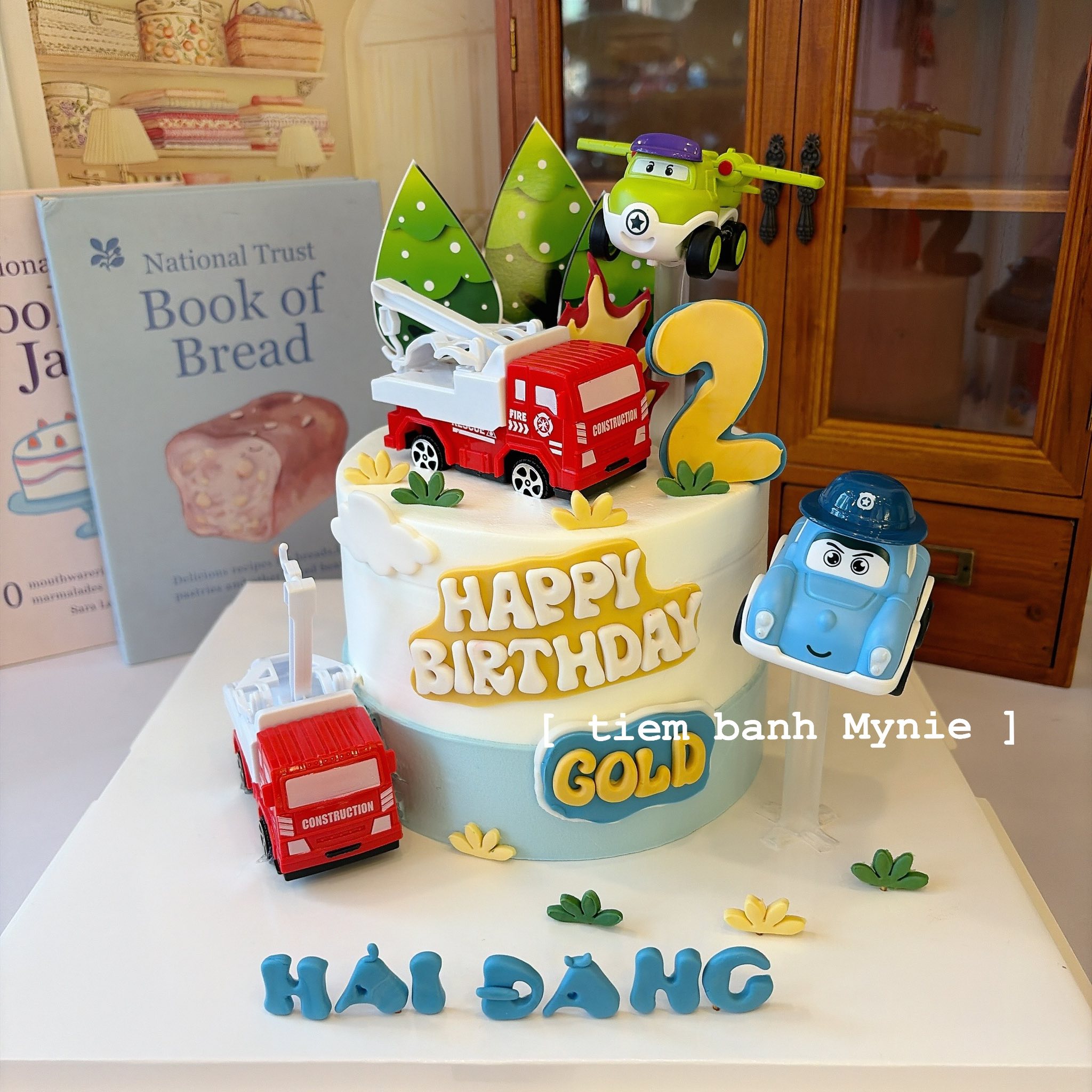 Bánh cho bé trai chủ đề xe ô tô