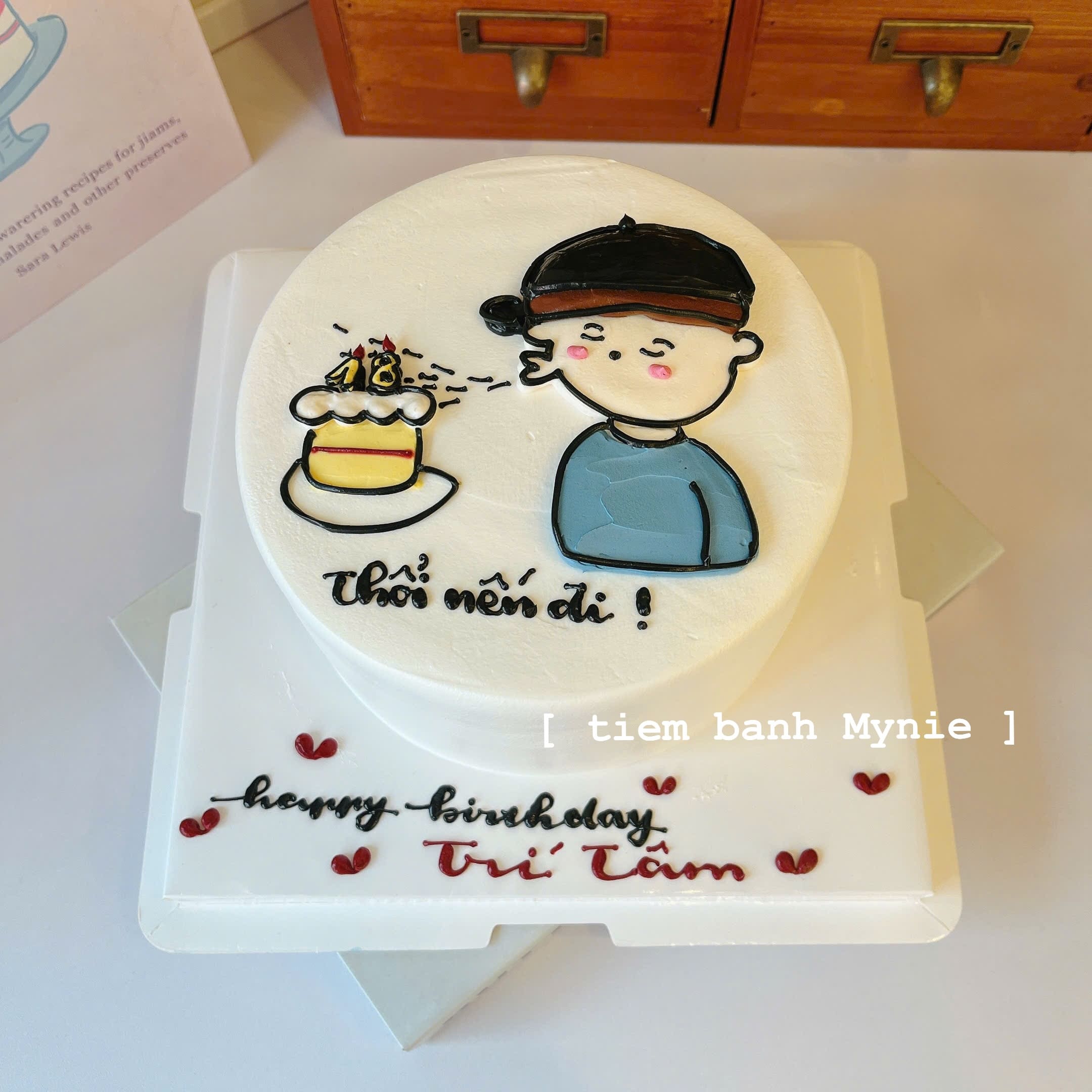 Bánh kem vẽ avatar nhân vật nam thổi nến