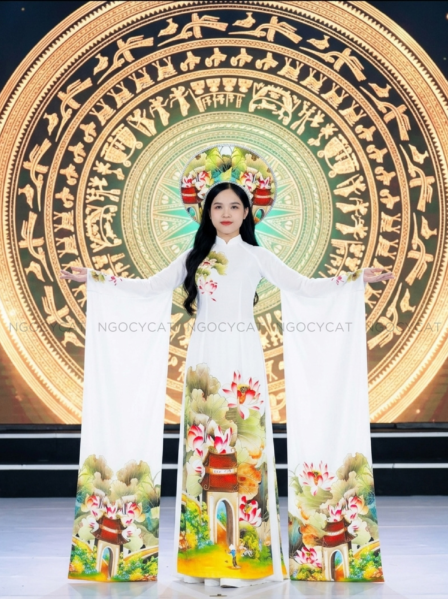 Áo Dài Biểu Diễn Sen Đình Làng Trắng