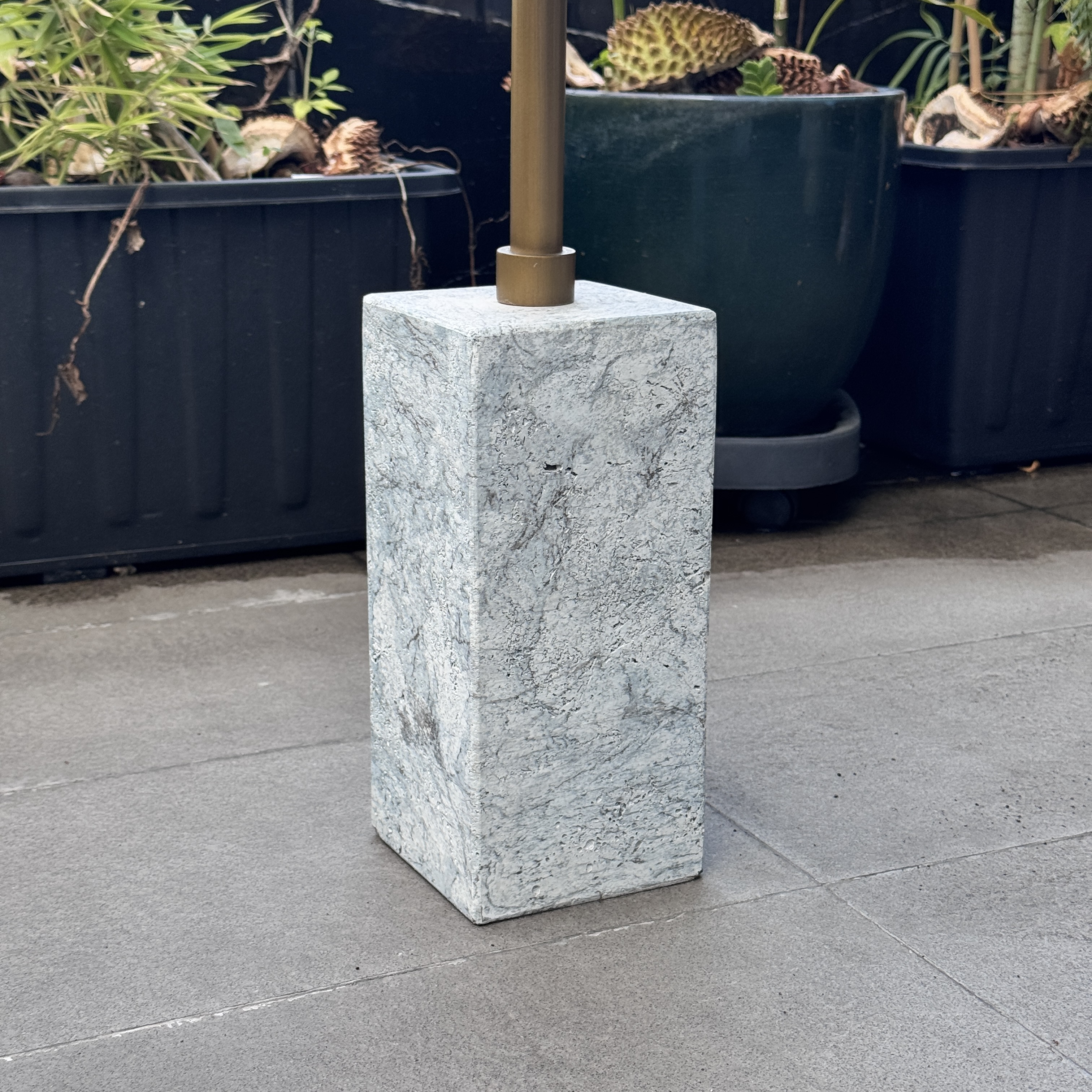 Bàn Mizani End Table - Đá xi măng