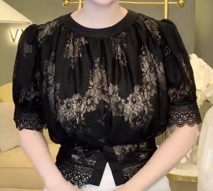 Áo Croptop Cổ Tròn Viền Ren_thumbnail_3