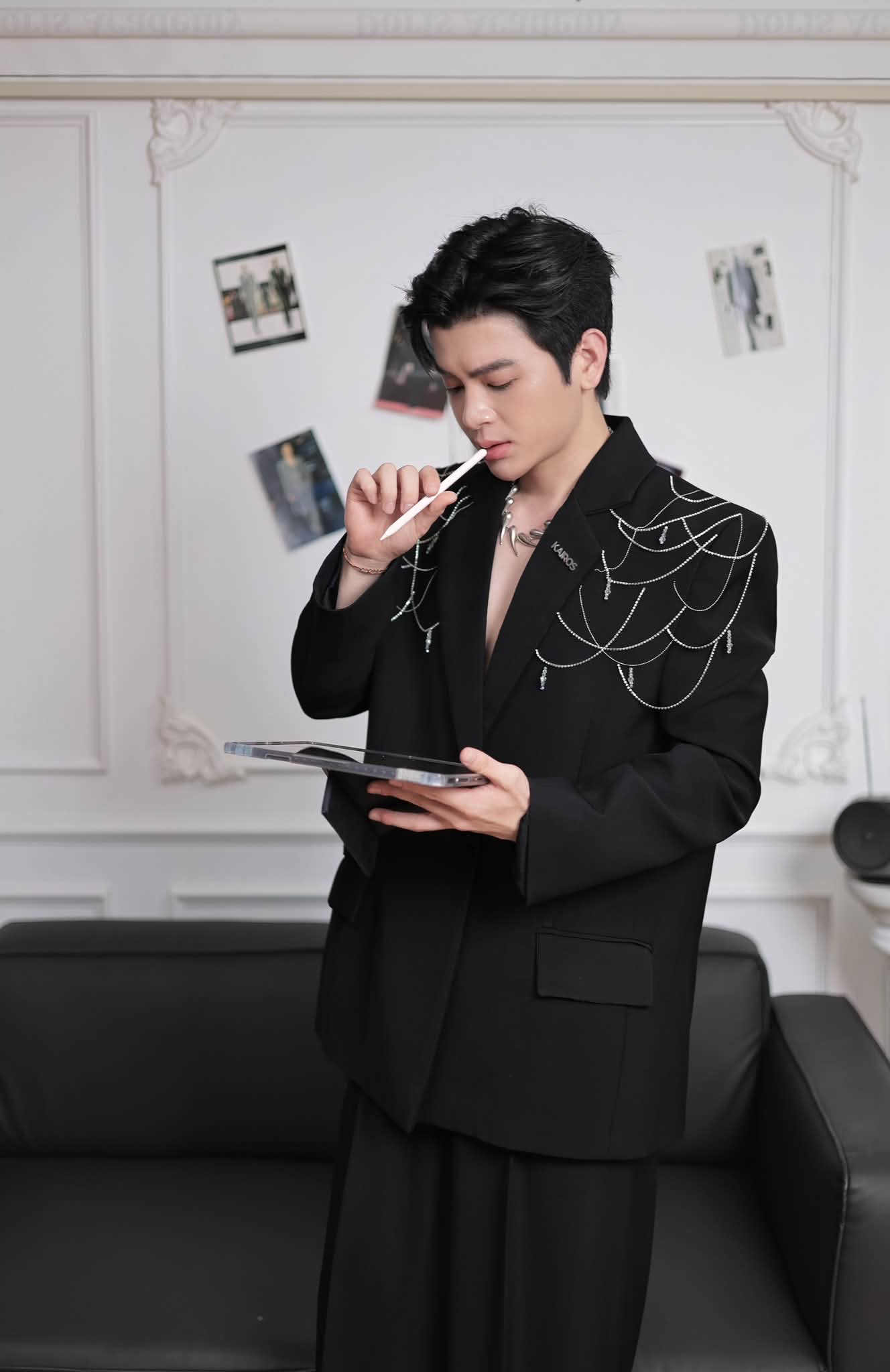 Suit đen cá tính – Lịch lãm & nổi bật_thumbnail_1