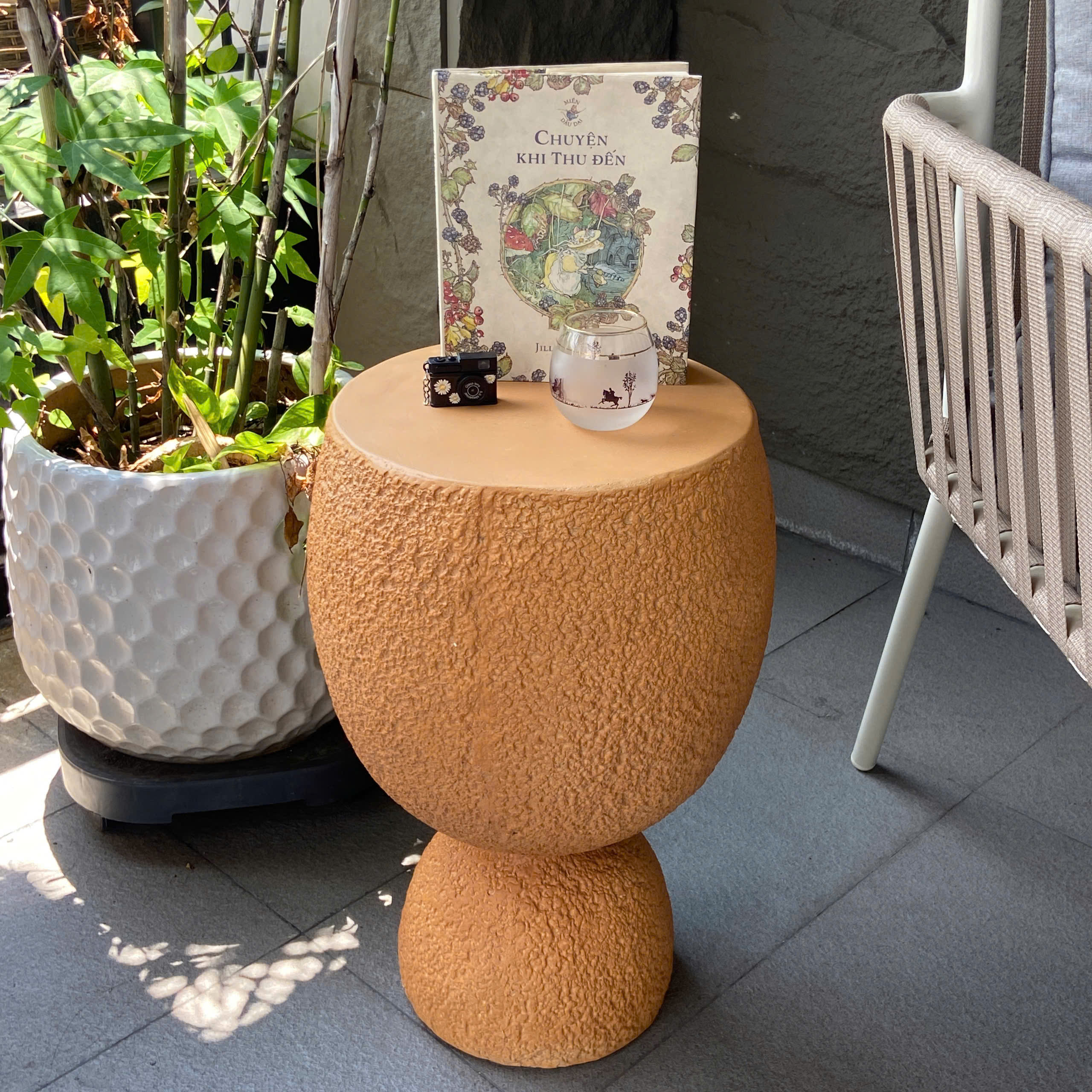 Bàn trang trí Greta Mid-Century Modern Table Màu Cam - Đá xi măng_thumbnail_3