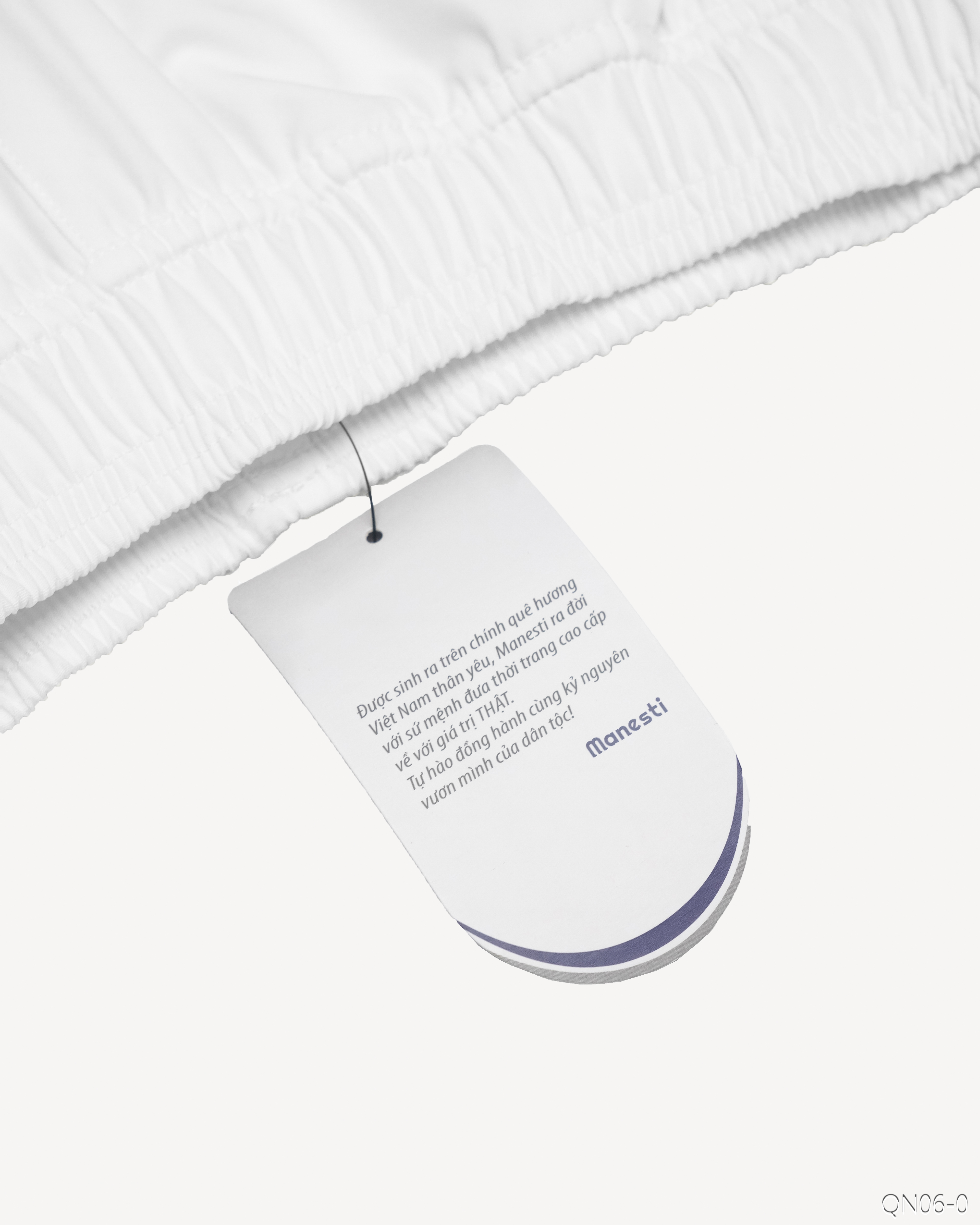 QUẦN NGẮN CHUN MANESTI GIÓ CHỮ m ĐEN CHẤM ĐEN_thumbnail_4