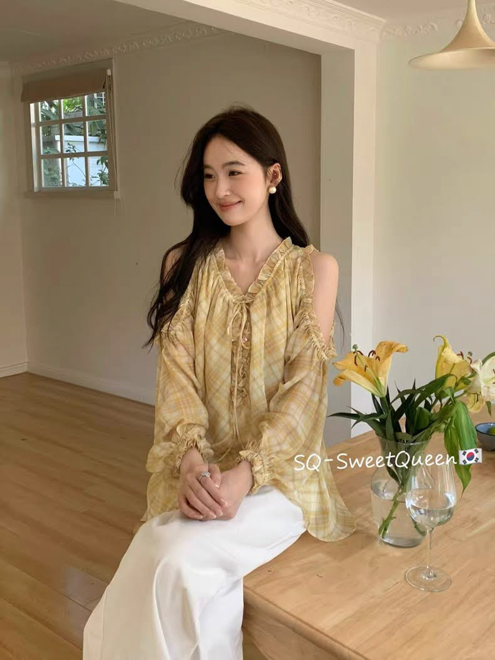 Áo sơ mi caro cổ tim cut out vai cúc ngọc nơ ngực SQ_thumbnail_3