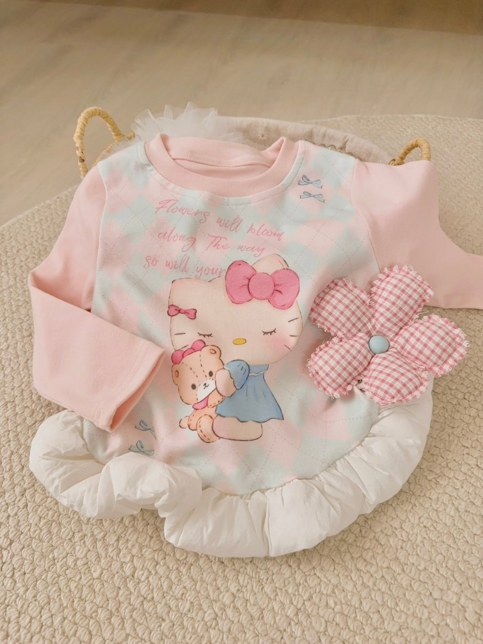 UC66 - Áo thun dài tay gấu bồng hoạ tiết kitty UCEE