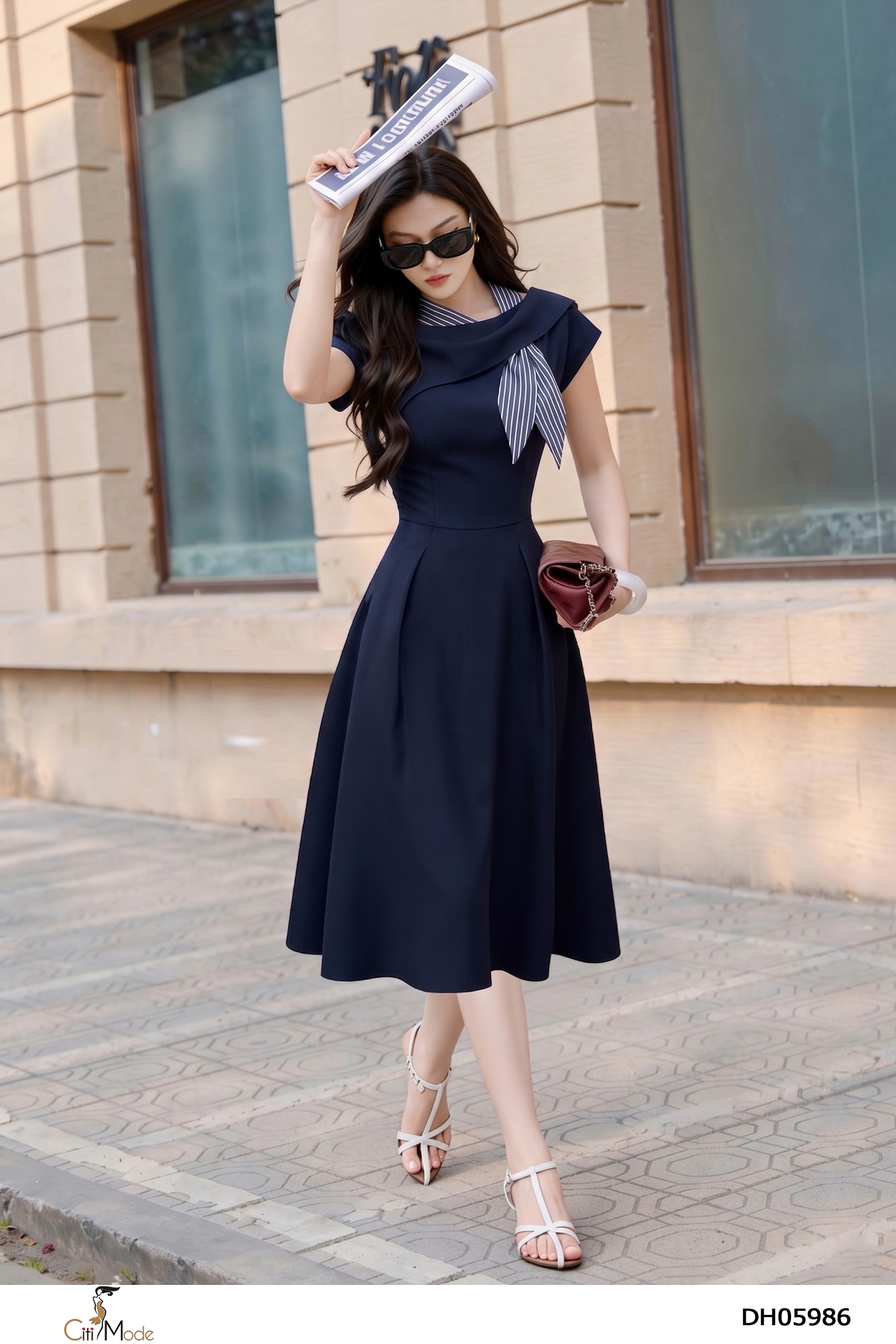Đầm xèo tím than phối kẻ cổ thuyền tay cách điệu