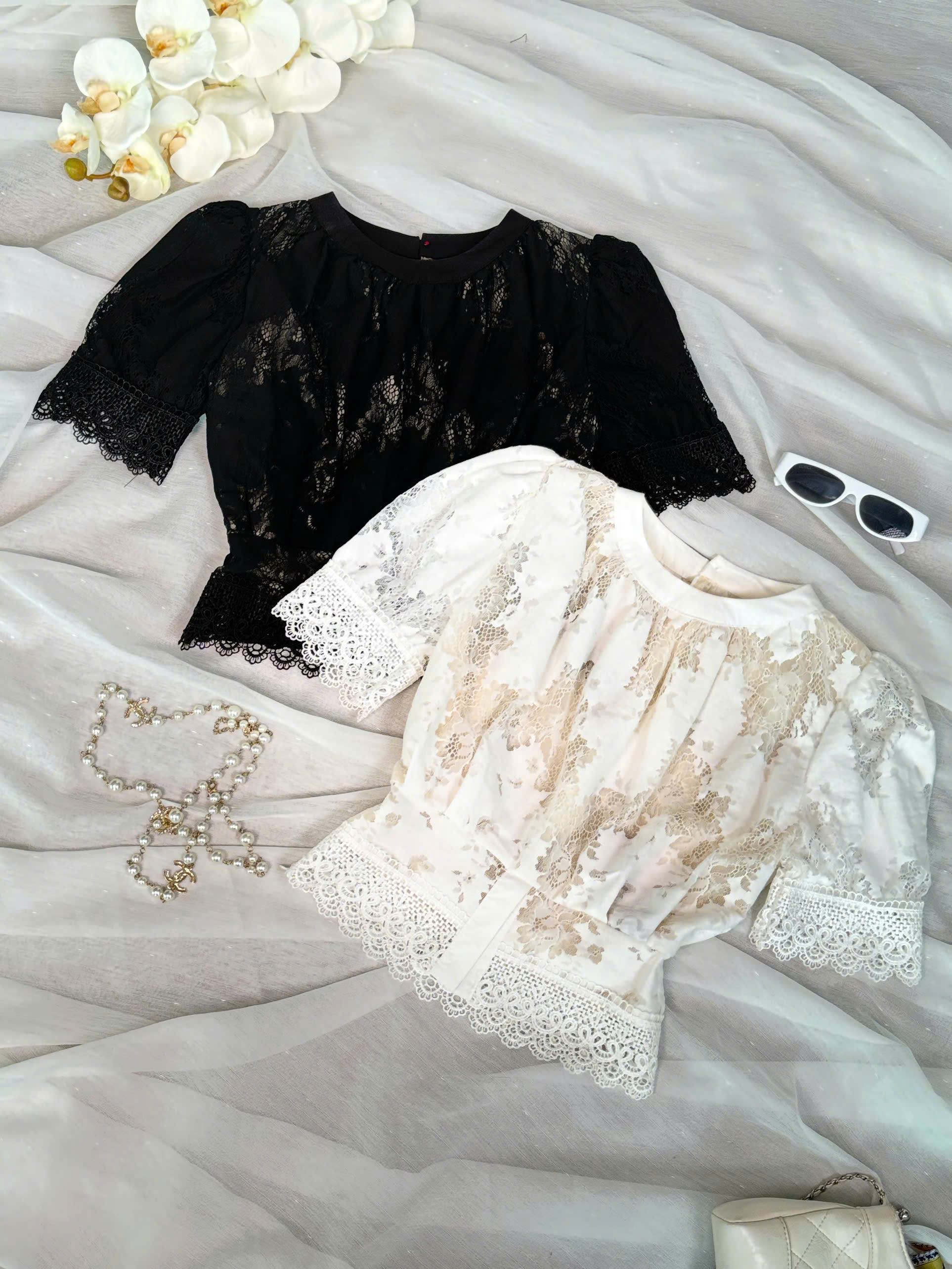 Áo Croptop Cổ Tròn Viền Ren