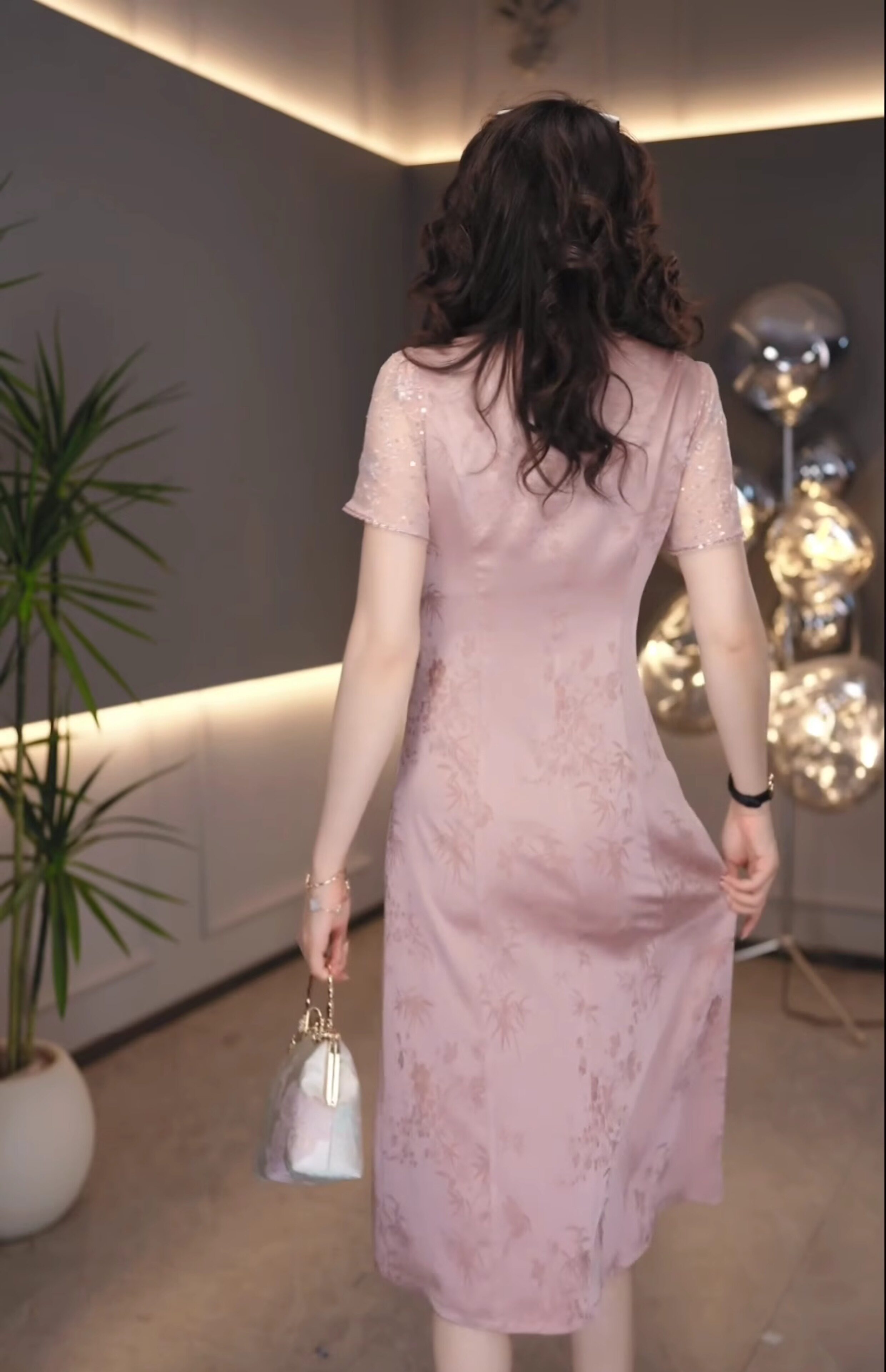 18447- Đầm suông lụa hồng phối ren vai (lụa gấm, ren)_thumbnail_4