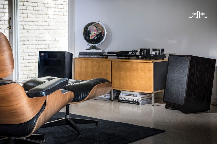 Loa Klipsch Heresy IV có cổng phản xạ âm phía sau
