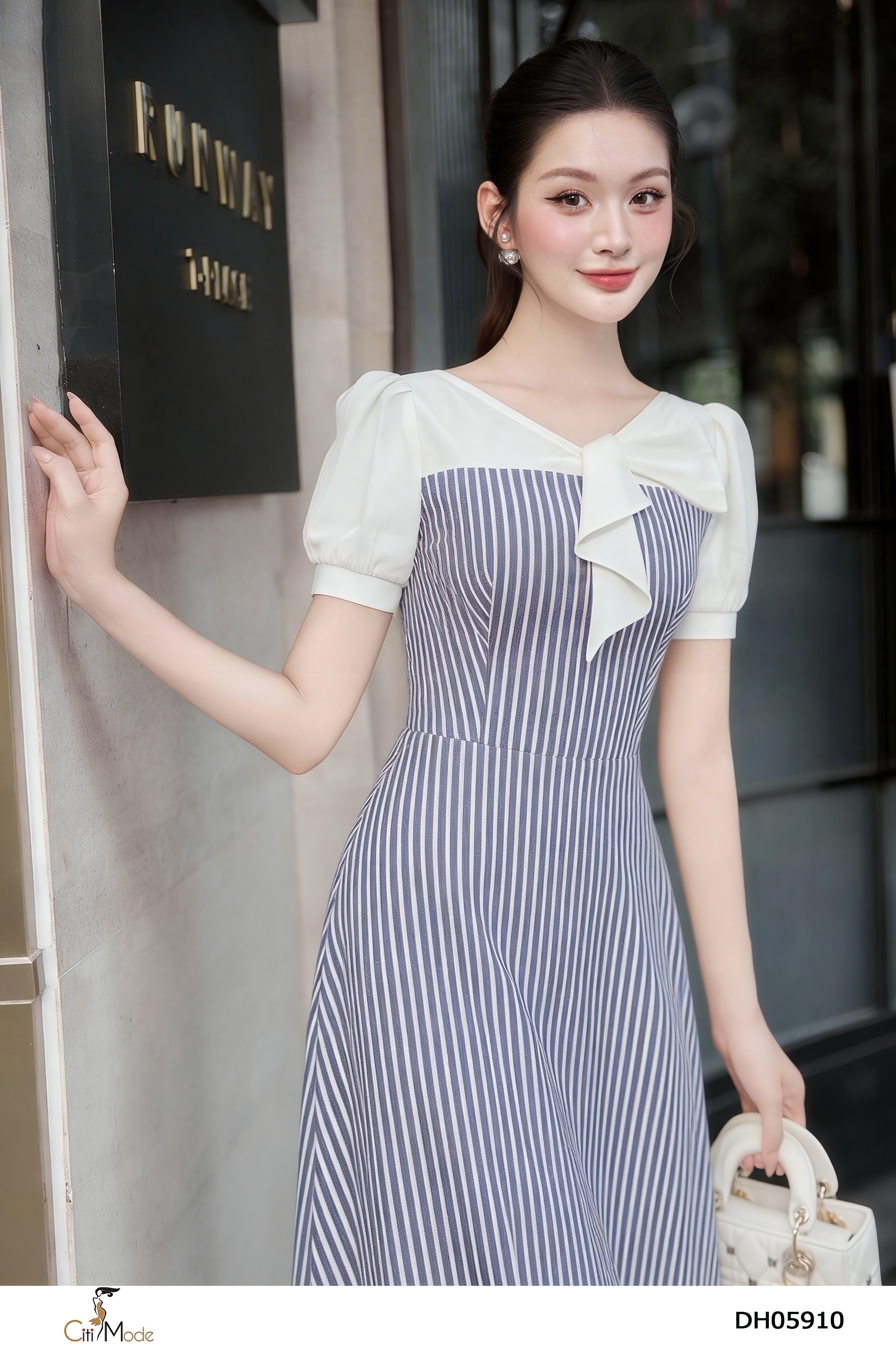 Đầm xòe kẻ phối trắng tay cọc cổ V