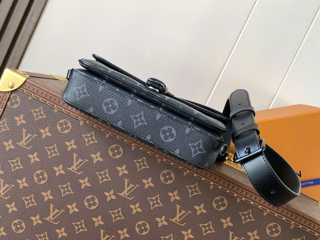 Túi đeo chéo LV Montsouris Wearable Wallet_thumbnail_3