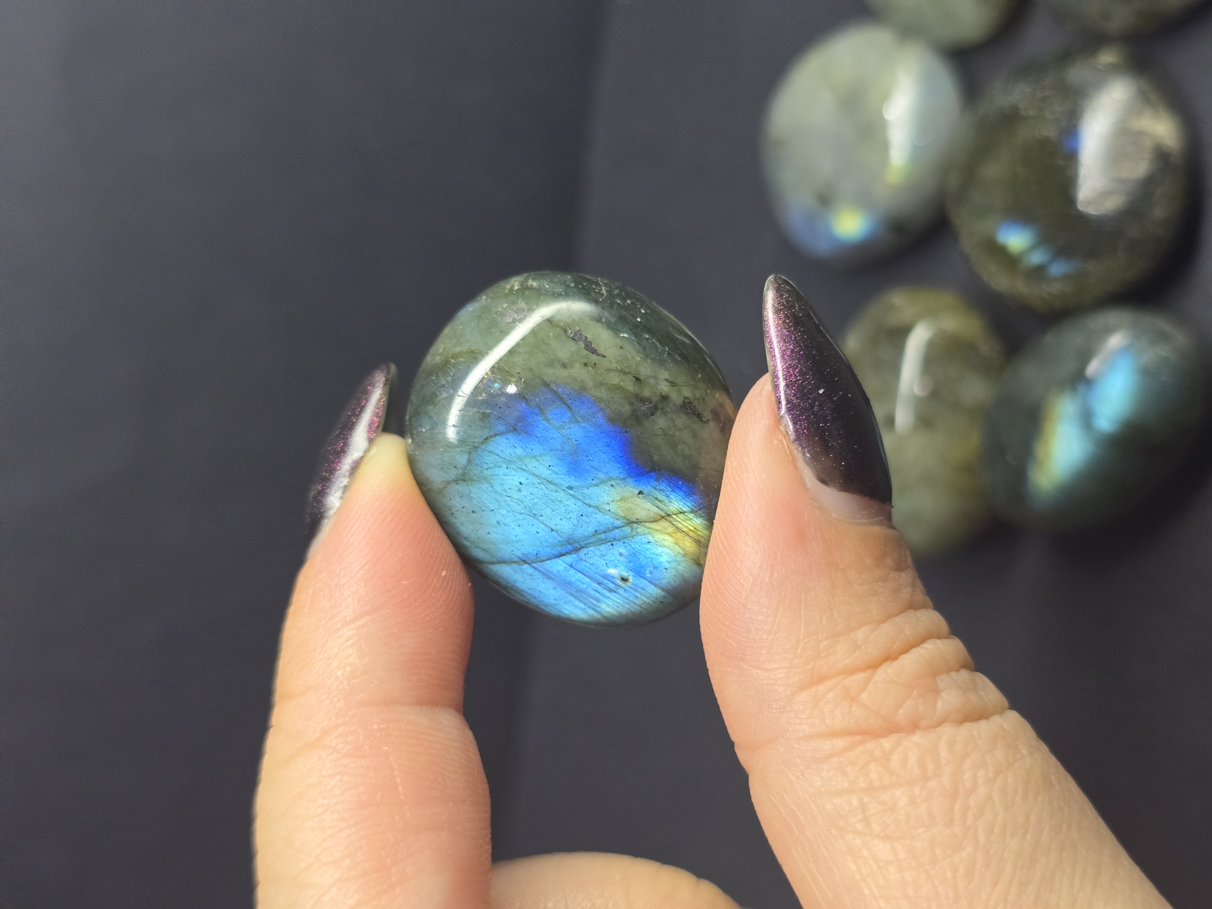 Đá cuội đã mài bóng / Tumbled Labradorite Hắc Nguyệt Quang size 2 - 4cm/viên_thumbnail_1