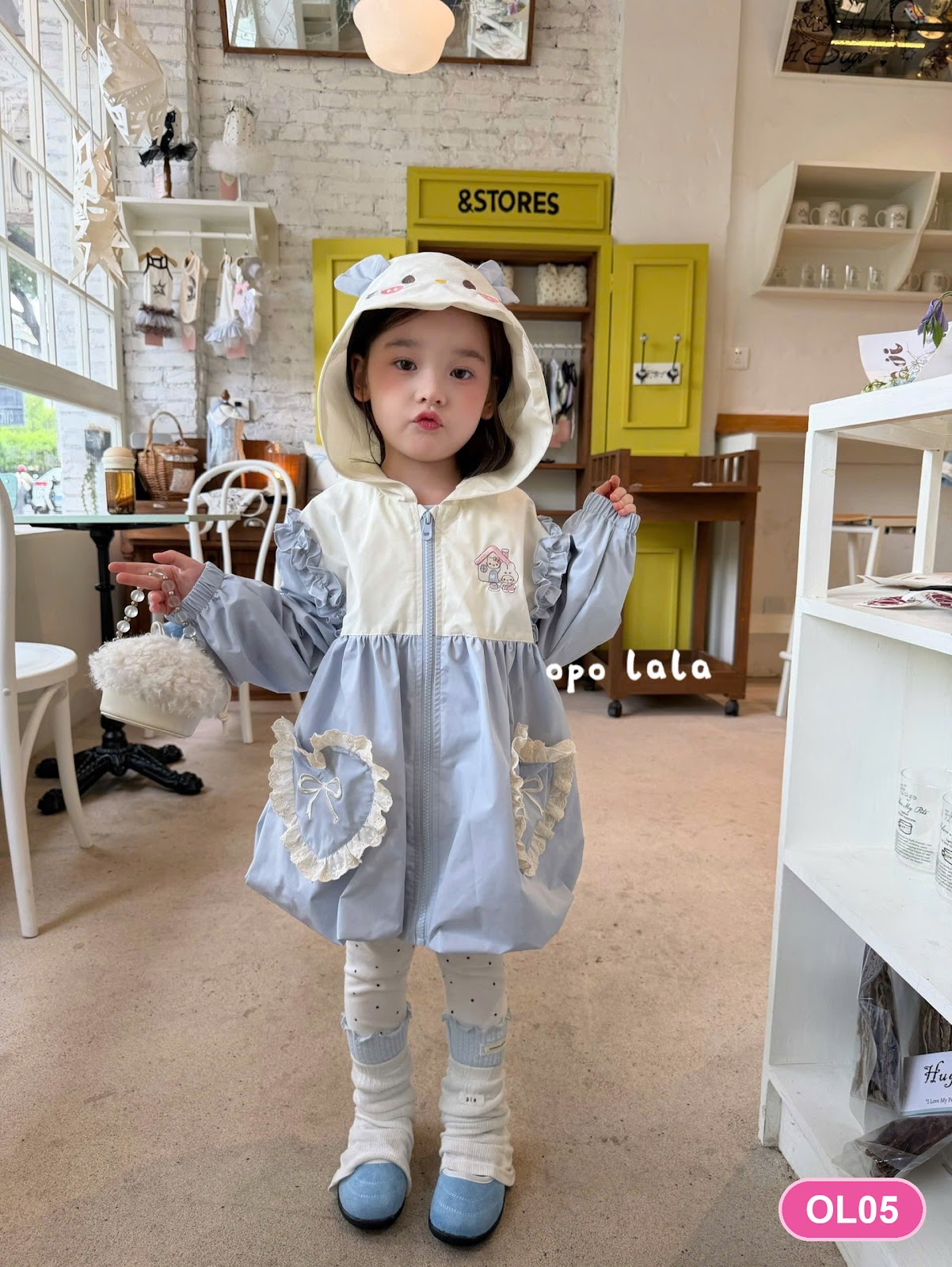 OL05 - Áo khoác gió mũ tai gấu phối bèo ren túi tim dáng xòe màu xanh kem hãng Opolala 79092 (Sz90-130)