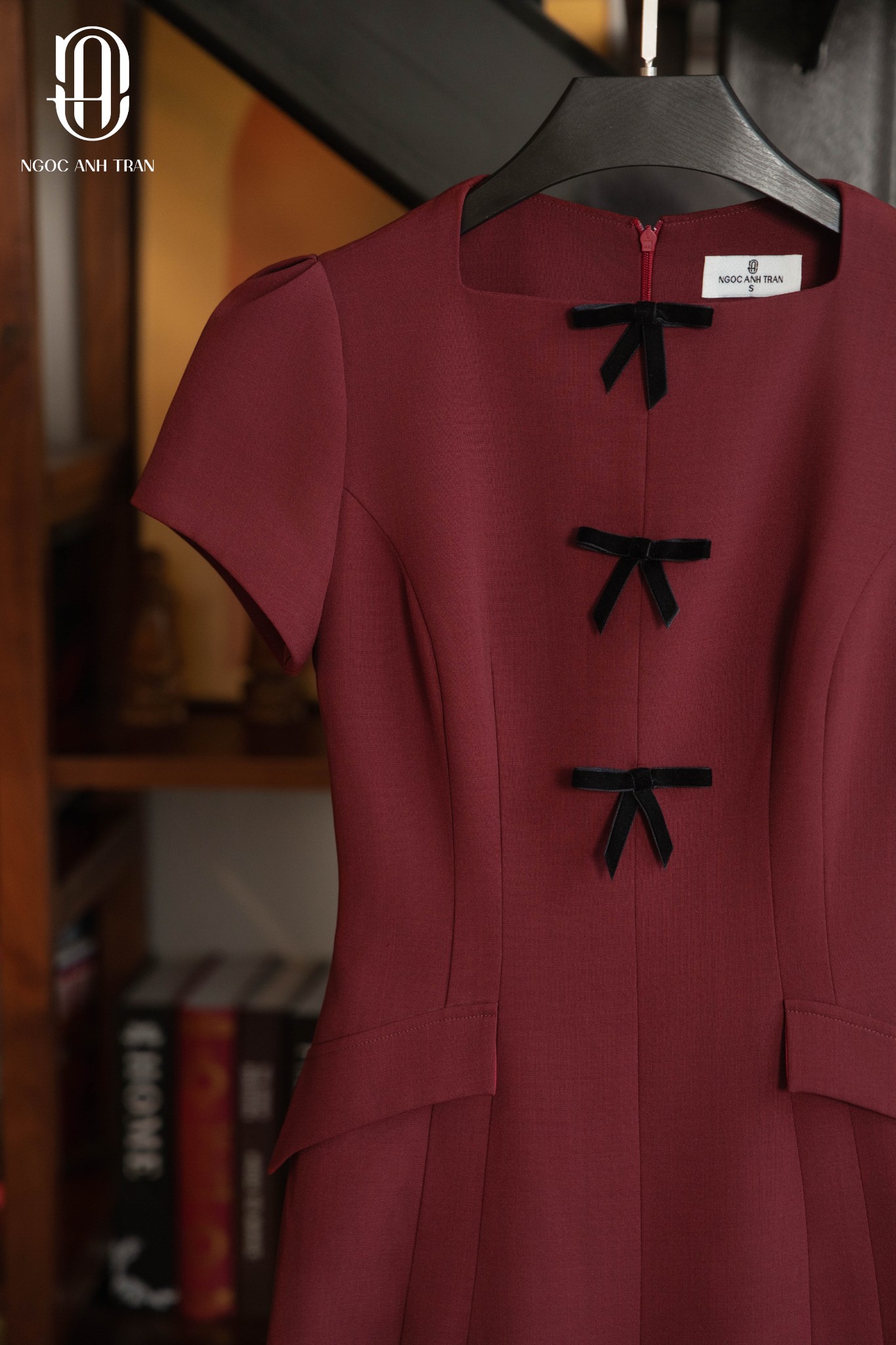 D165 - Váy đỏ phối nơ đen cách điệu_thumbnail_4