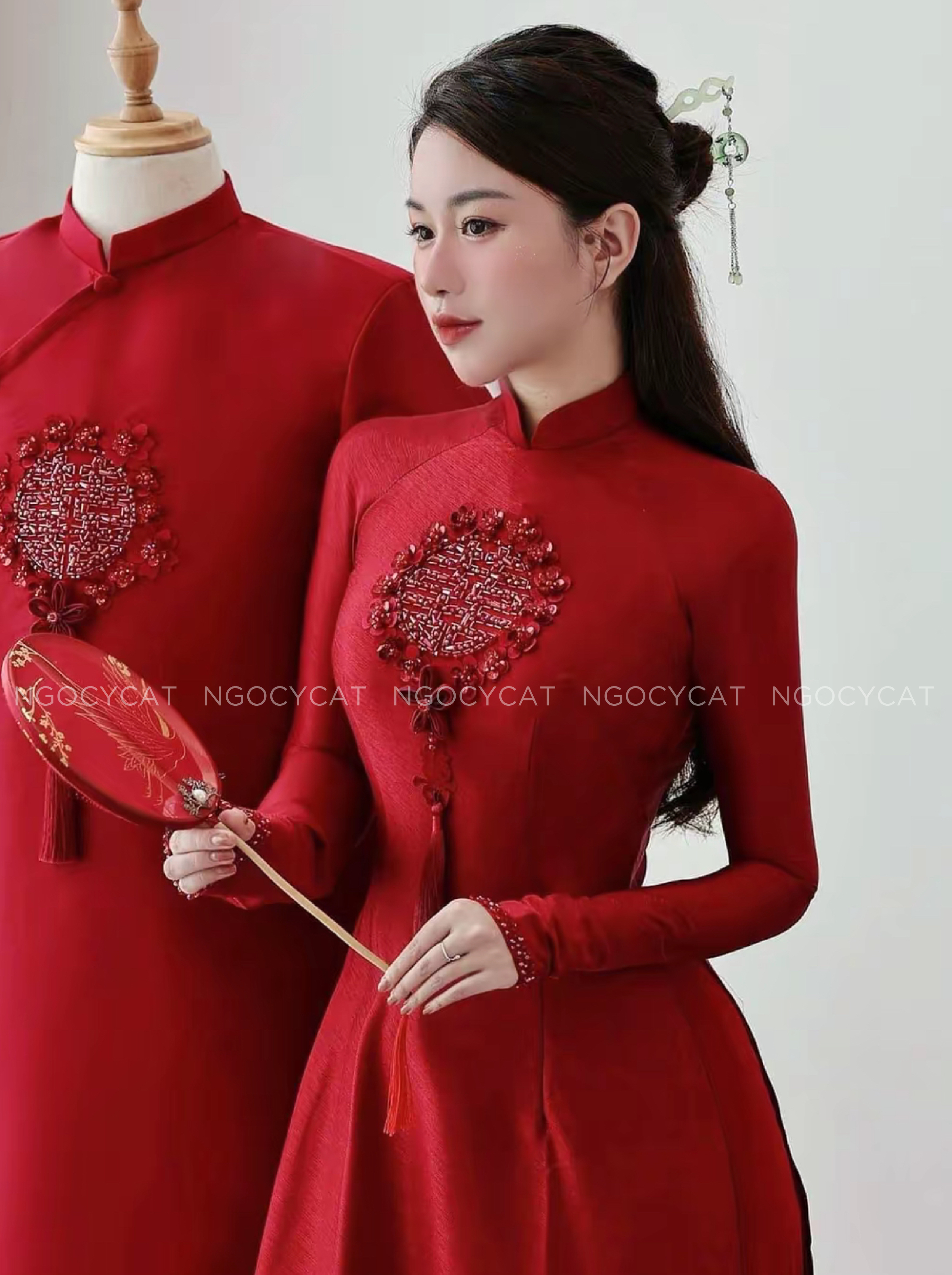 Áo Dài Dâu Rể Đỏ Hoa Quanh Hỷ Tròn