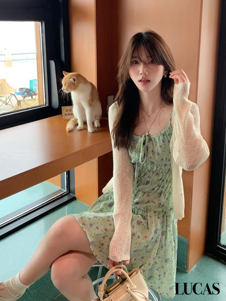 Set váy hoa nhí 2 dây chun eo dáng ngắn + áo len cardigan