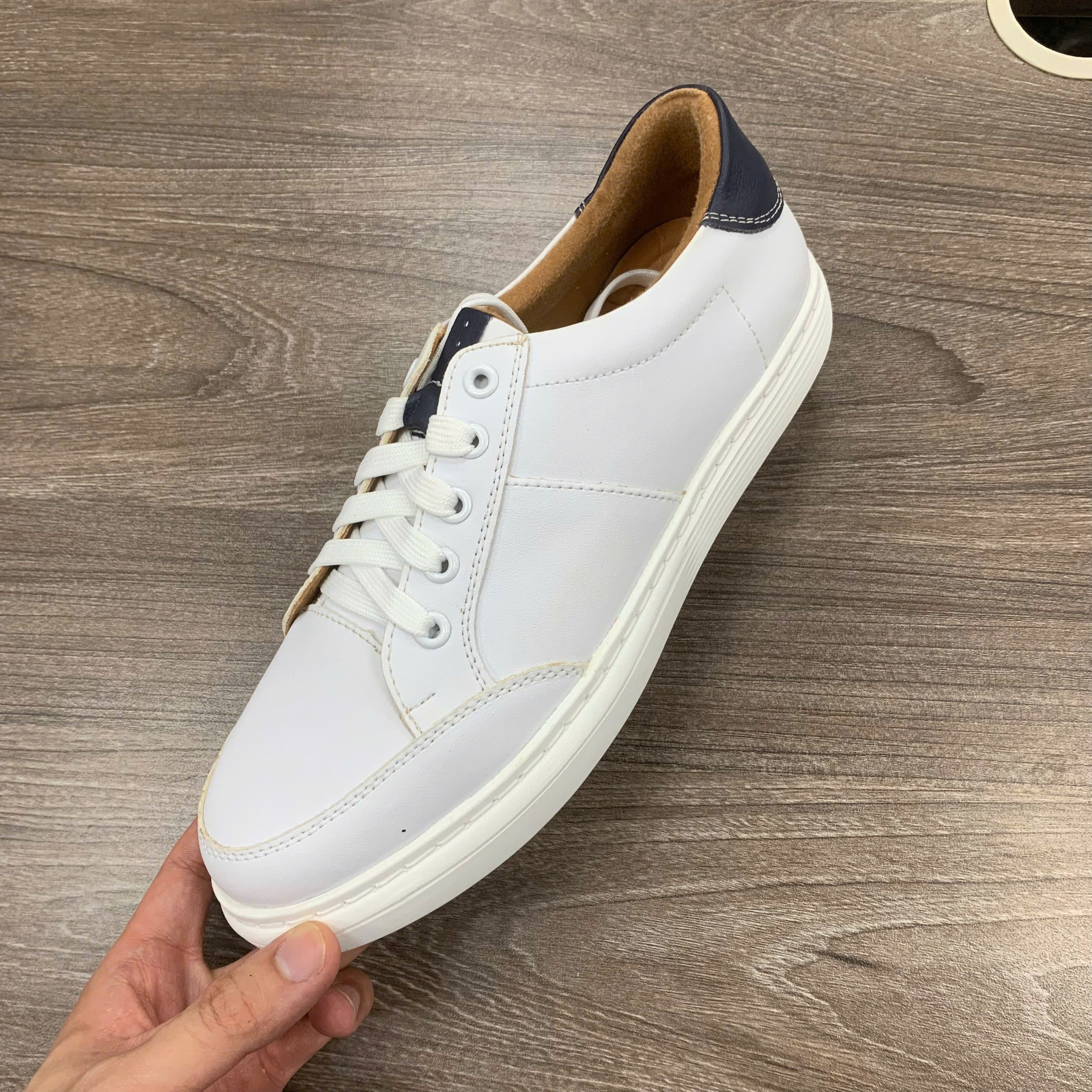 Sneaker nam da thật CS528