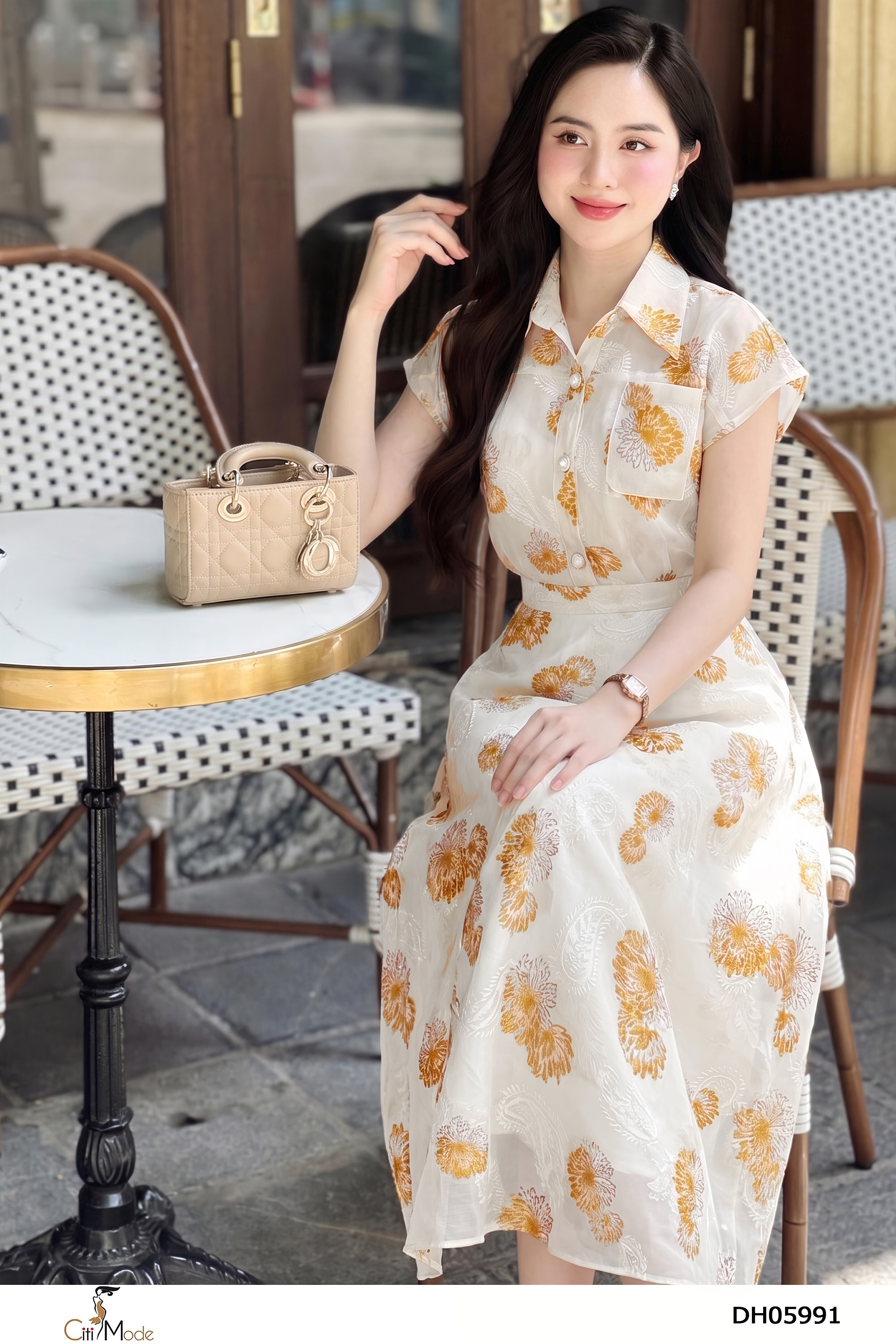 Đầm xòe kem hoa nâu cổ đức tay chờm_thumbnail_6