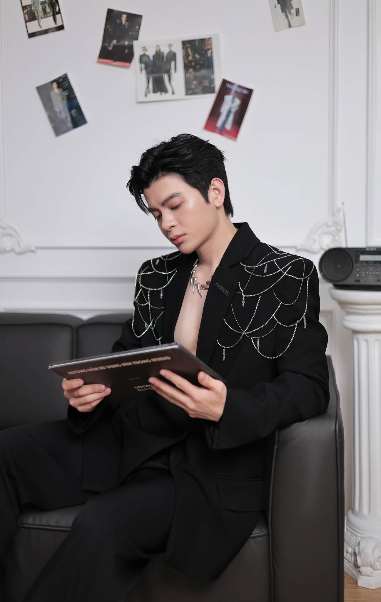Suit đen cá tính – Lịch lãm & nổi bật_thumbnail_2