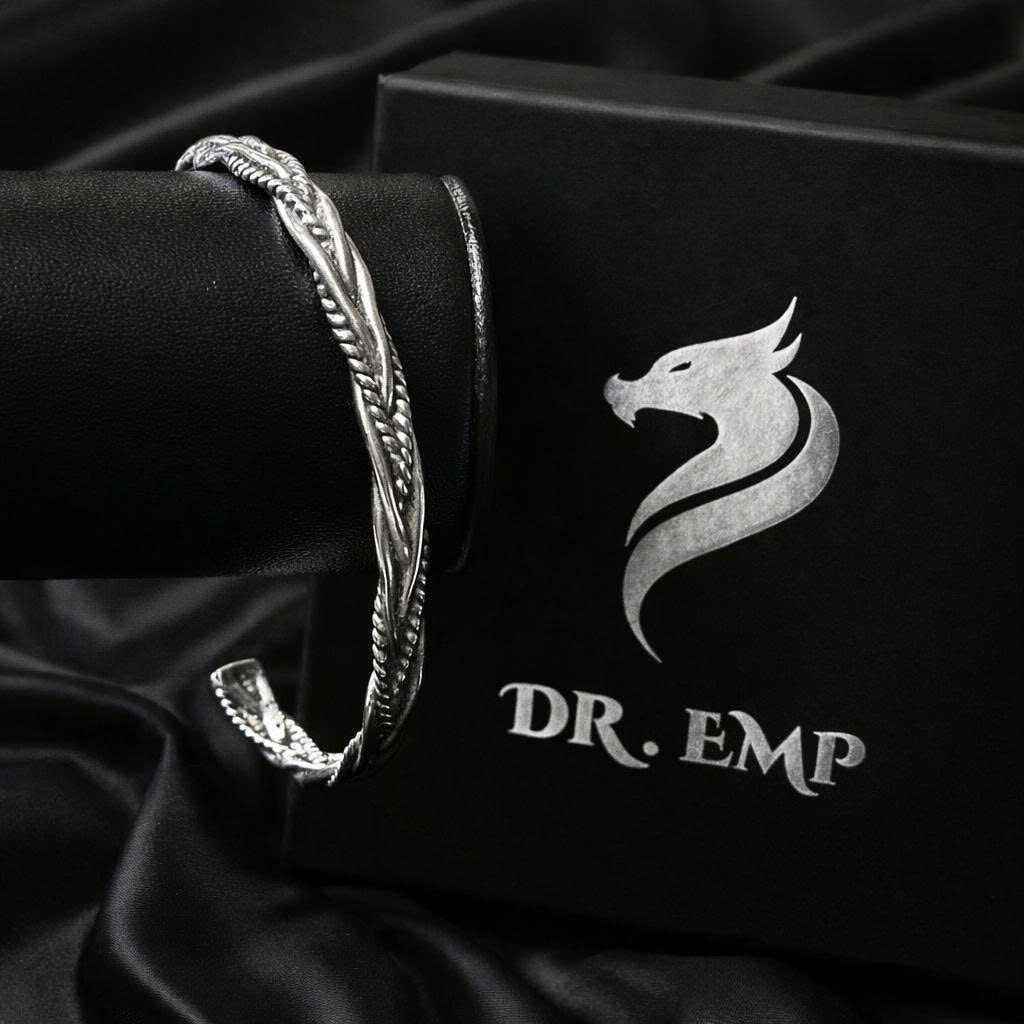 Vòng tay cuff khắc dây thừng.
