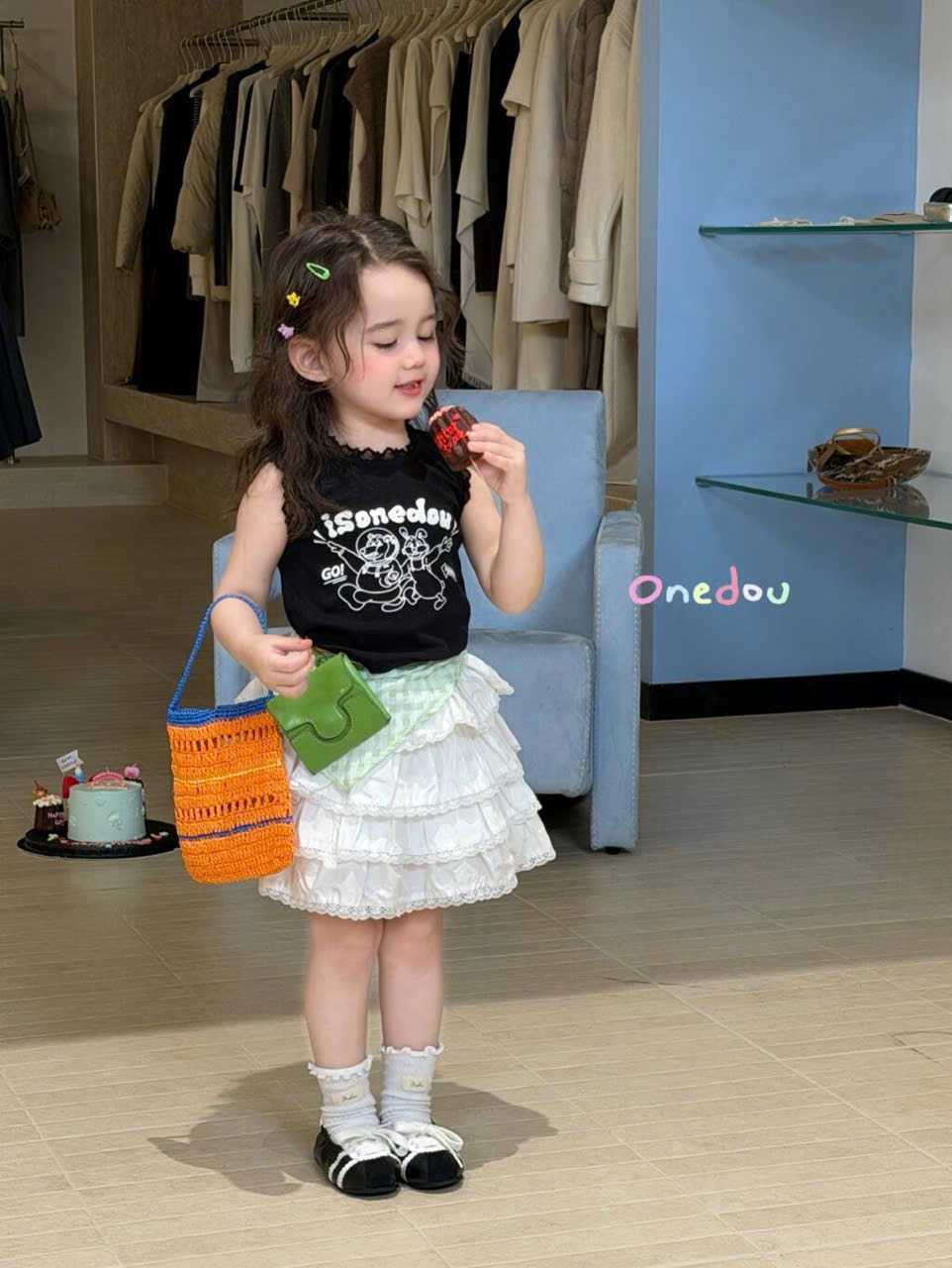 OD08 - Áo sát nách đen viền bèo hoạ tiết thỏ và gấu hãng One Dou