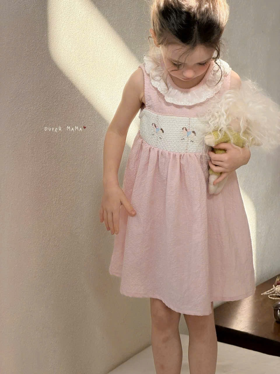 SP01 - Váy sát nách cổ bèo thêu smoke màu hồng hãng Supper Mama