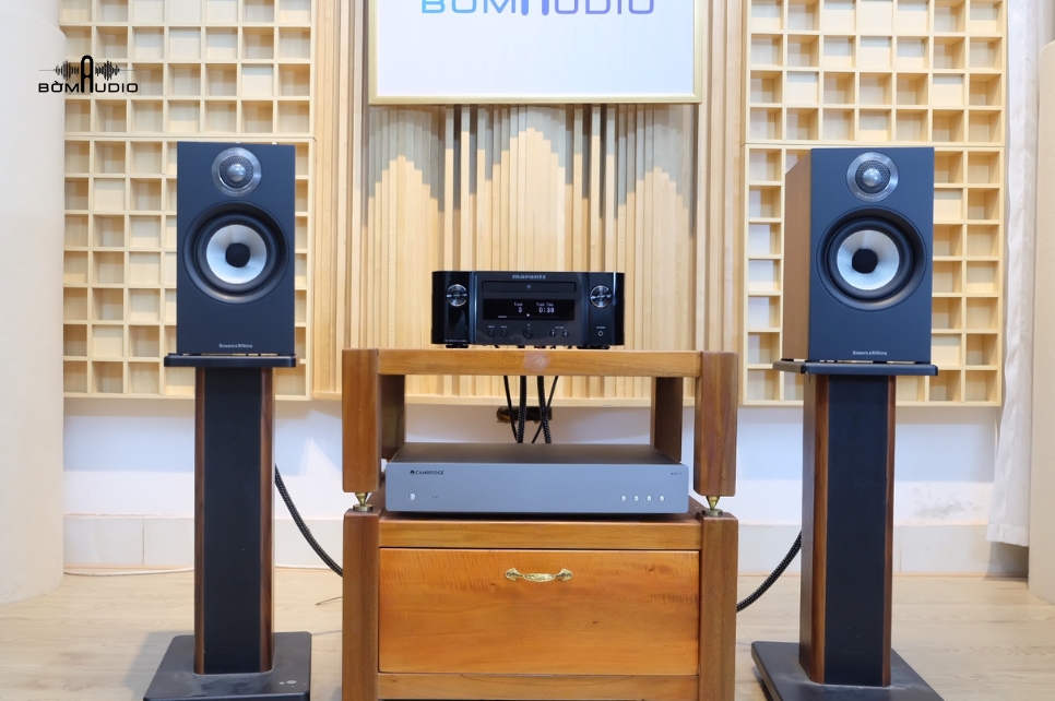 Hình ảnh chụp thực tế Combo Amply CD Marantz M-CR612 + Loa B&W 607 S2 “Anniversary Edition” – B93 tại Bờm Audio.
