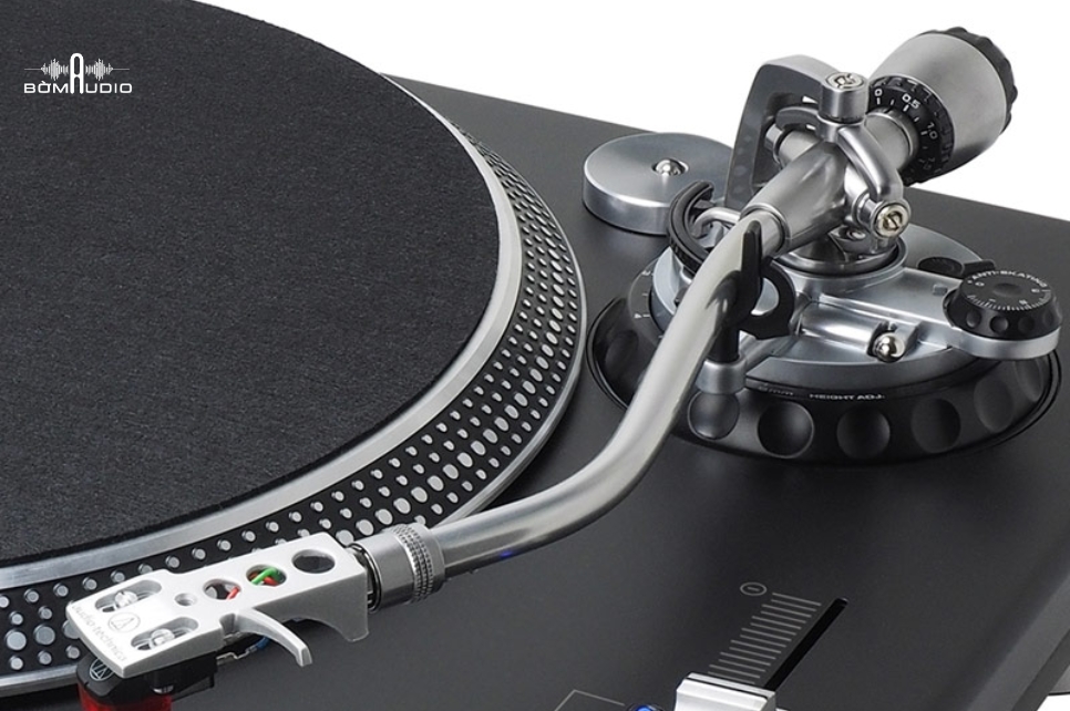 Tonearm được thiết kế nâng thủy lực